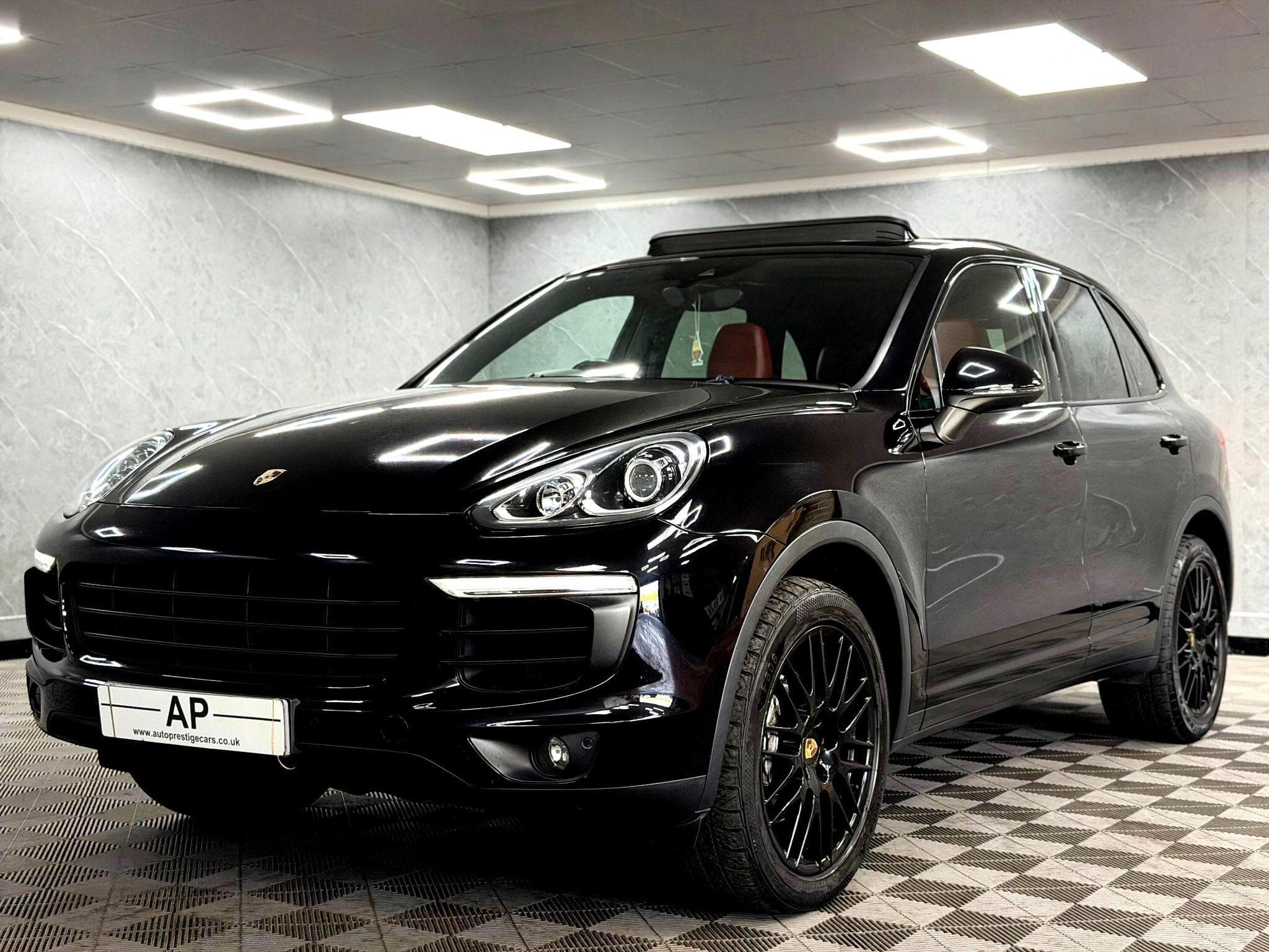 2014 Porsche Cayenne - Image 3