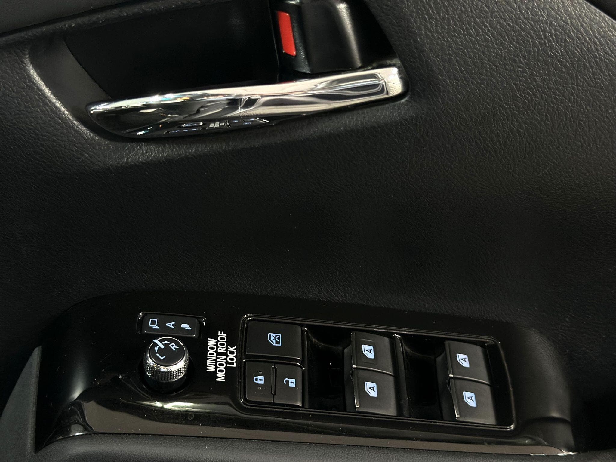 2015 Toyota Vellfire - Thumbnail 41