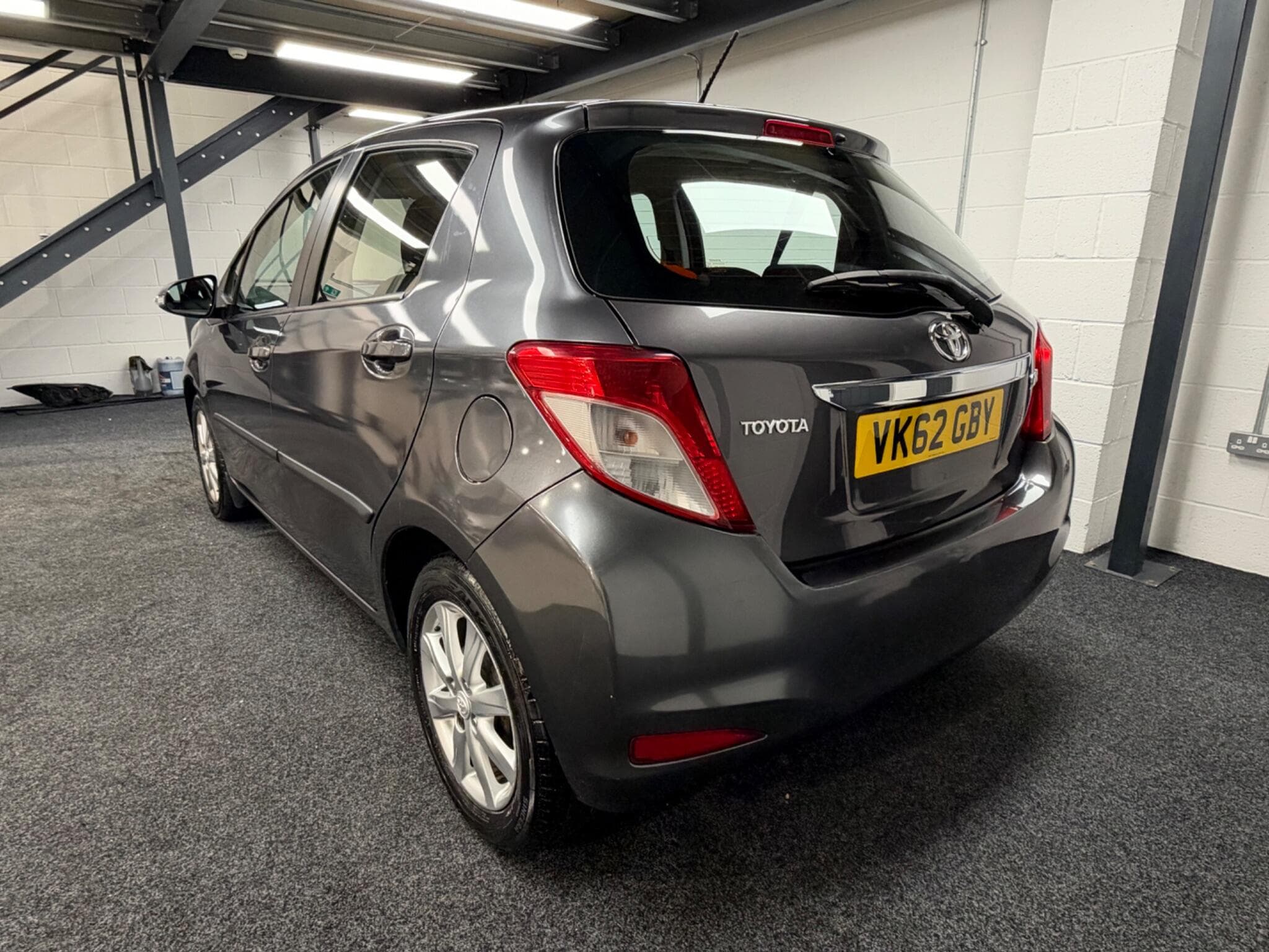 2012 Toyota Yaris - Image 4