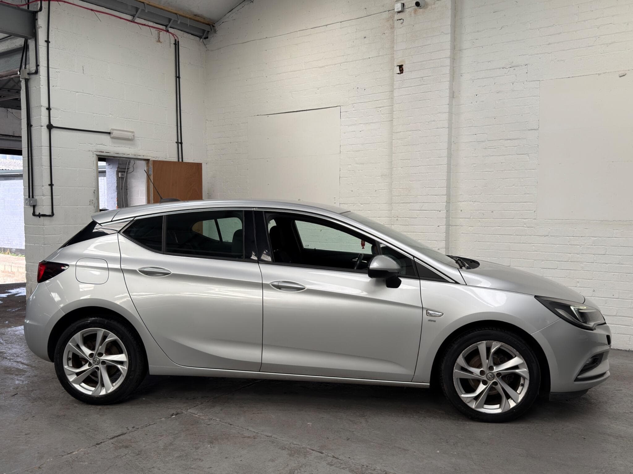 2016 Vauxhall Astra - Thumbnail 9
