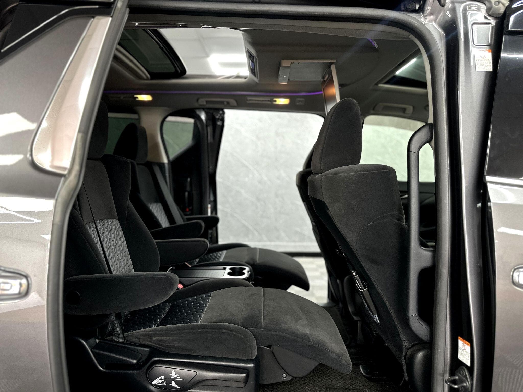 2015 Toyota Vellfire - Thumbnail 37
