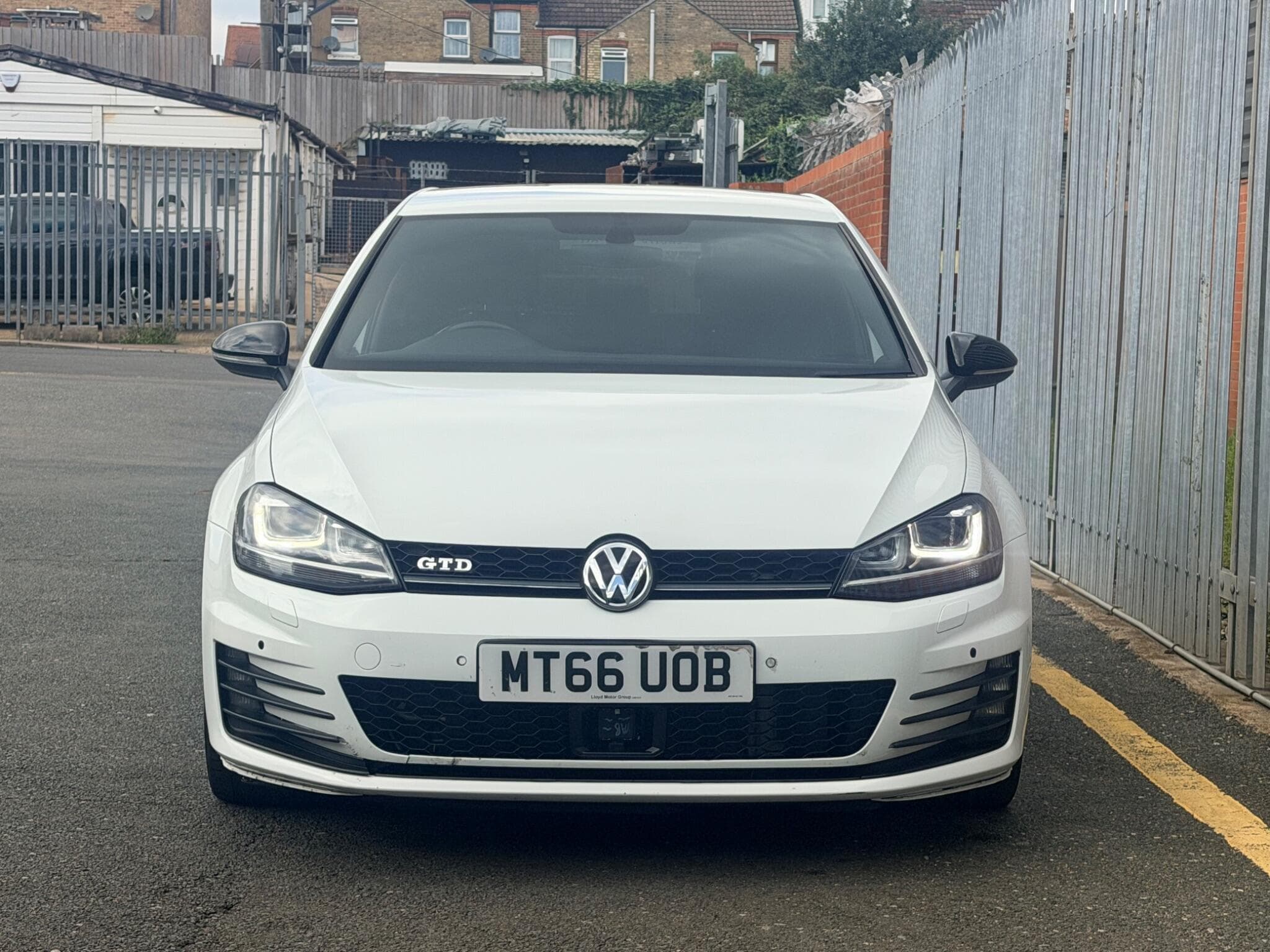 2016 Volkswagen Golf - Image 4