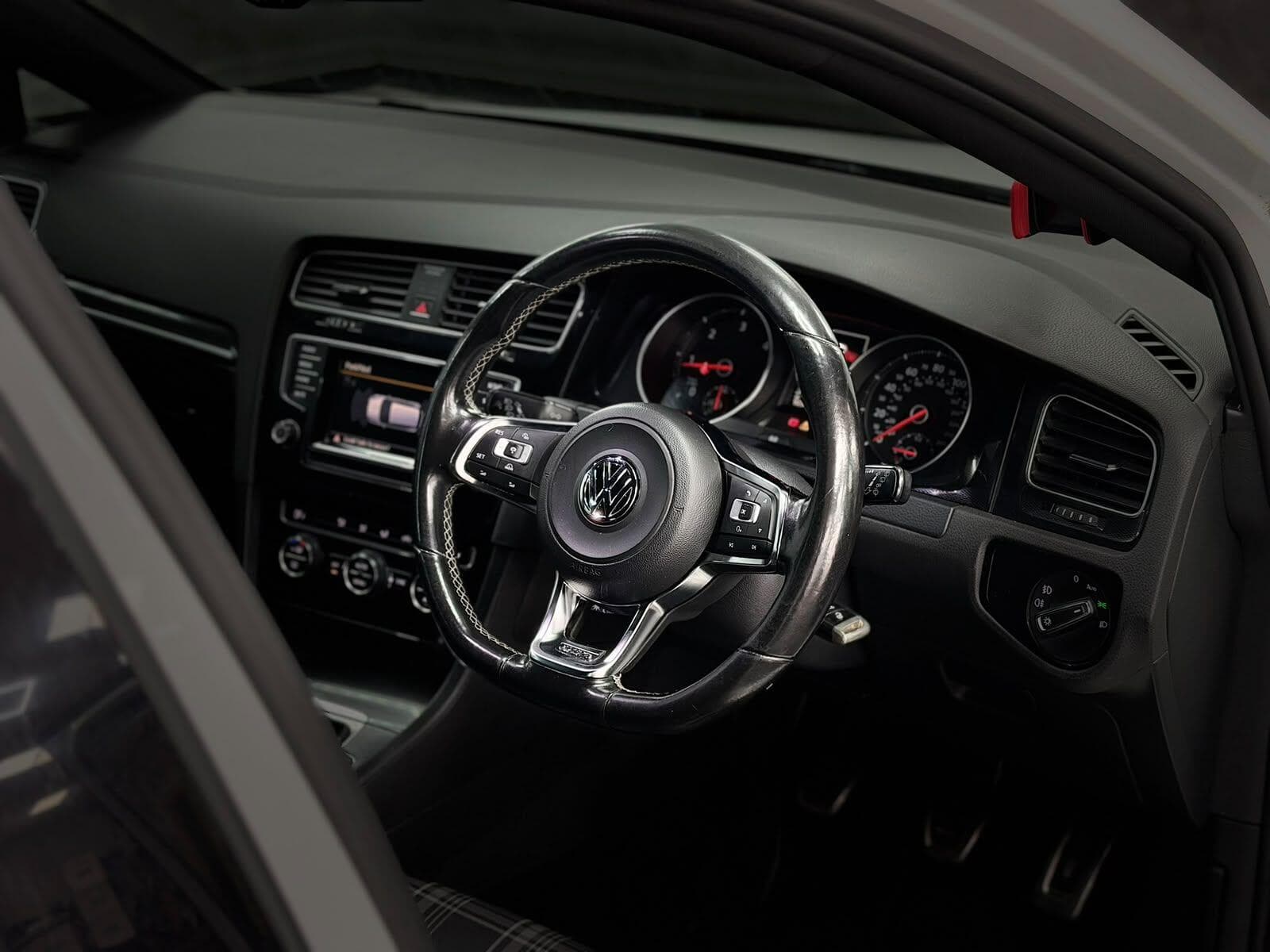 2015 Volkswagen Golf - Thumbnail 52
