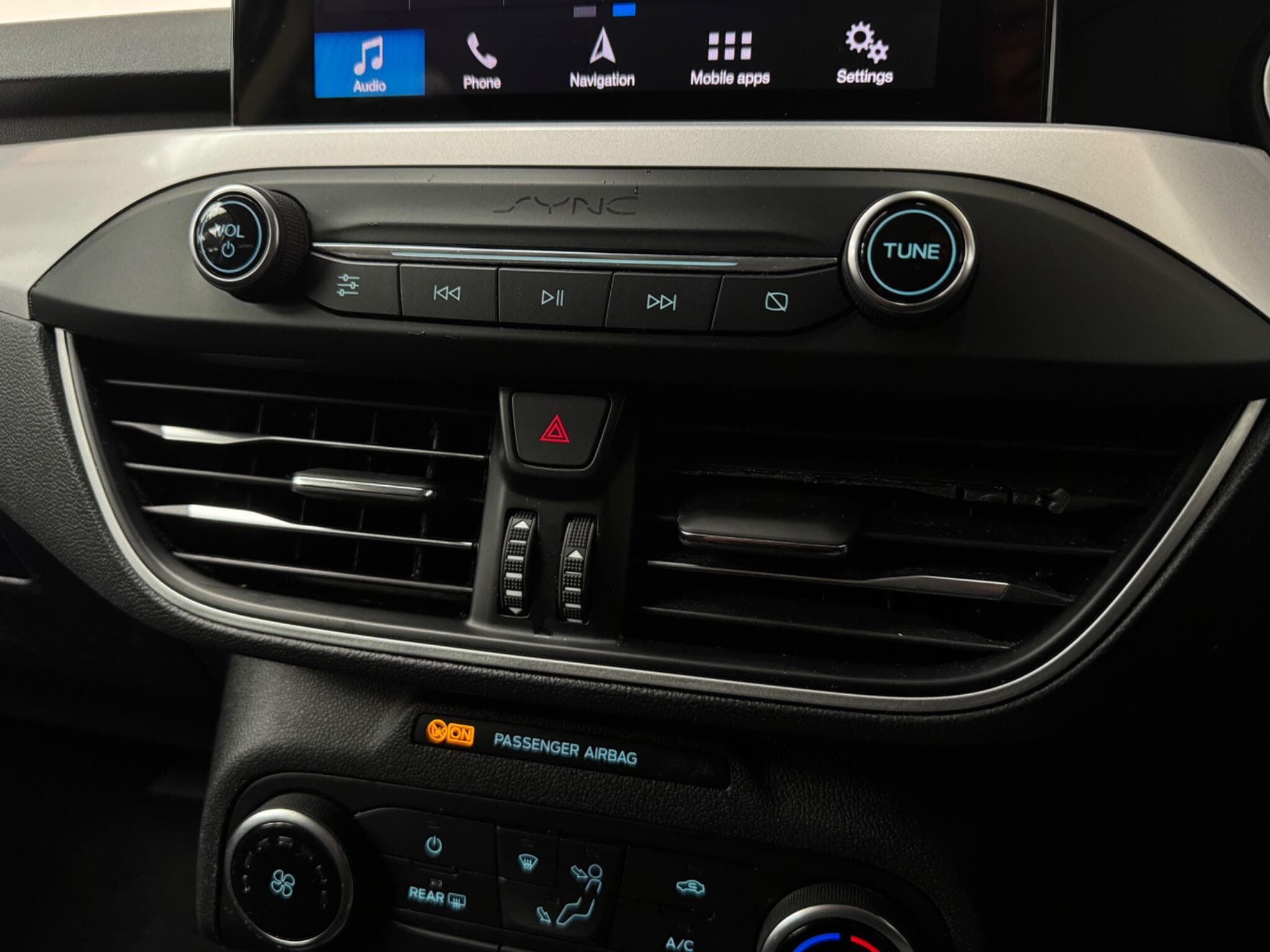2019 Ford Focus - Thumbnail 17