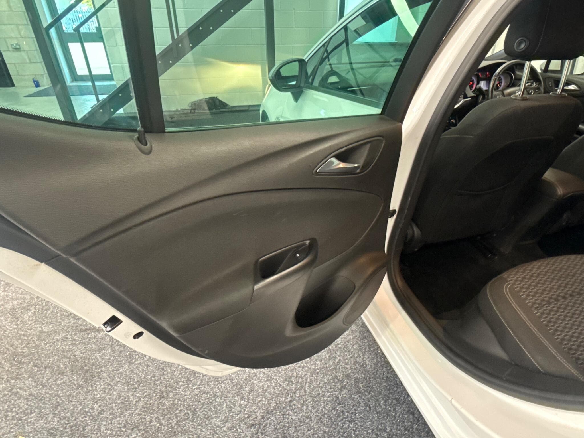 2016 Vauxhall Astra - Thumbnail 21