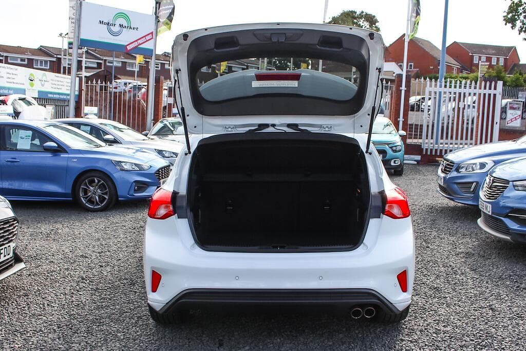 2019 Ford Focus - Thumbnail 8
