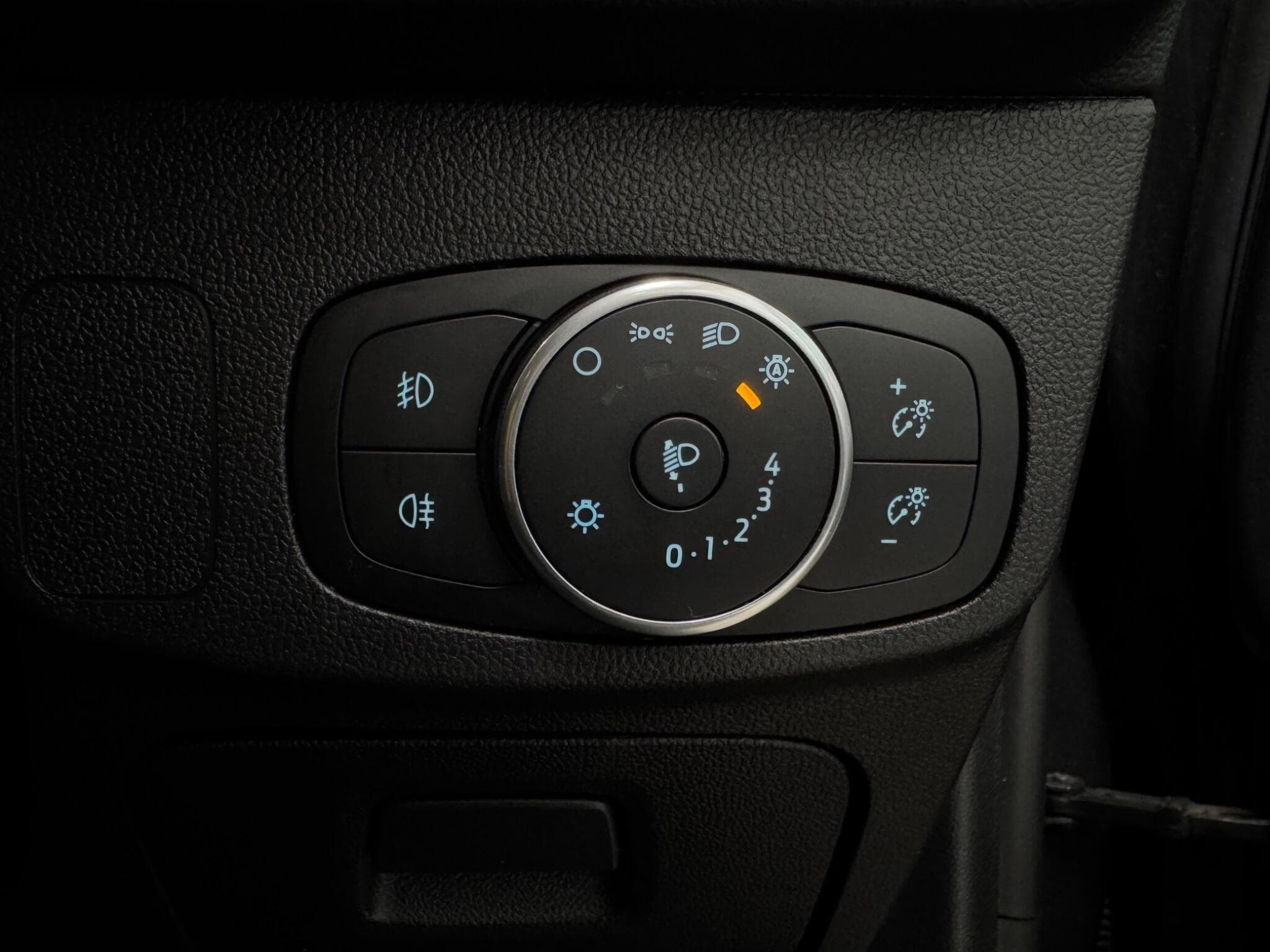 2019 Ford Focus - Thumbnail 22
