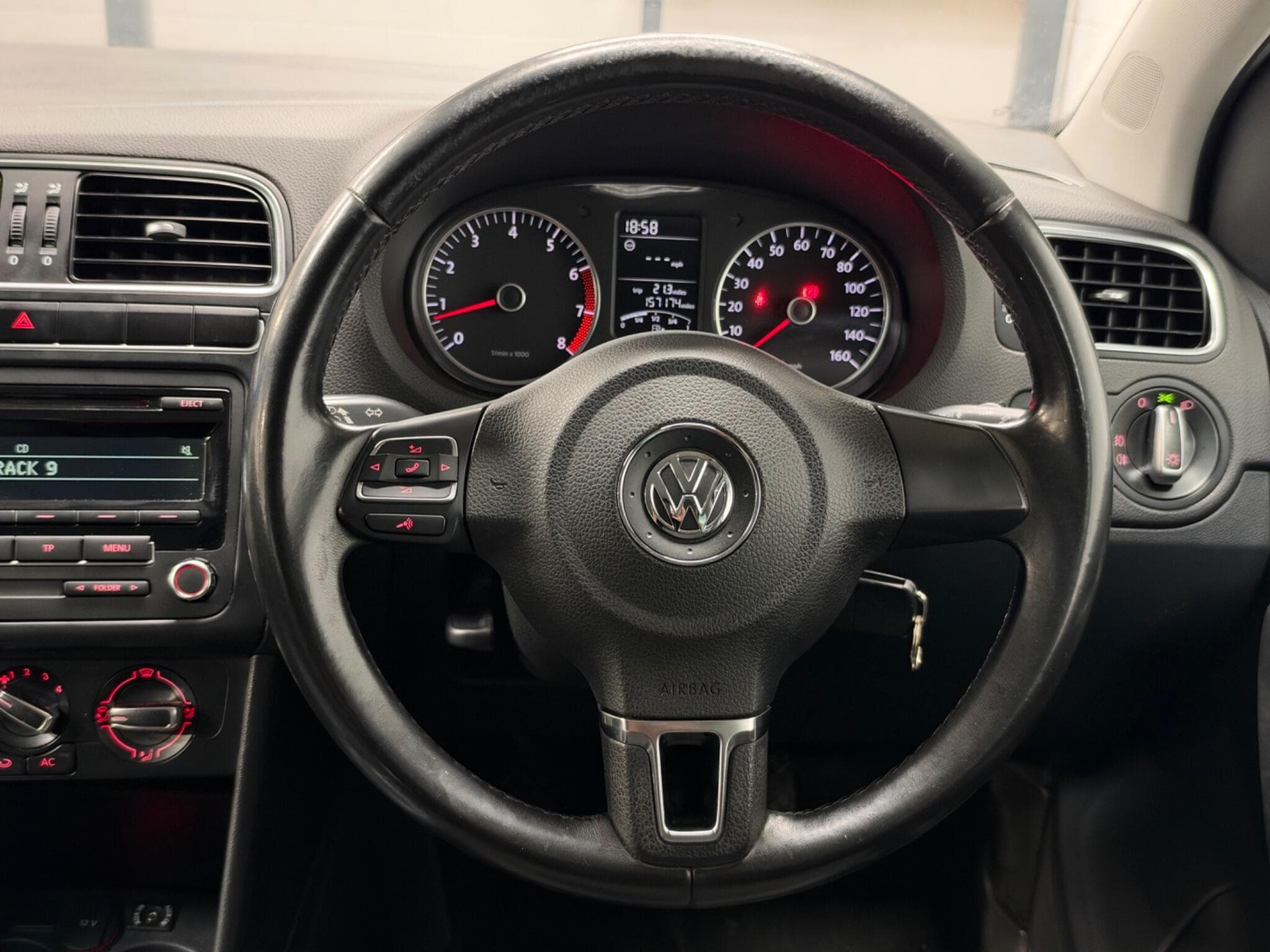 2012 Volkswagen Polo - Thumbnail 28