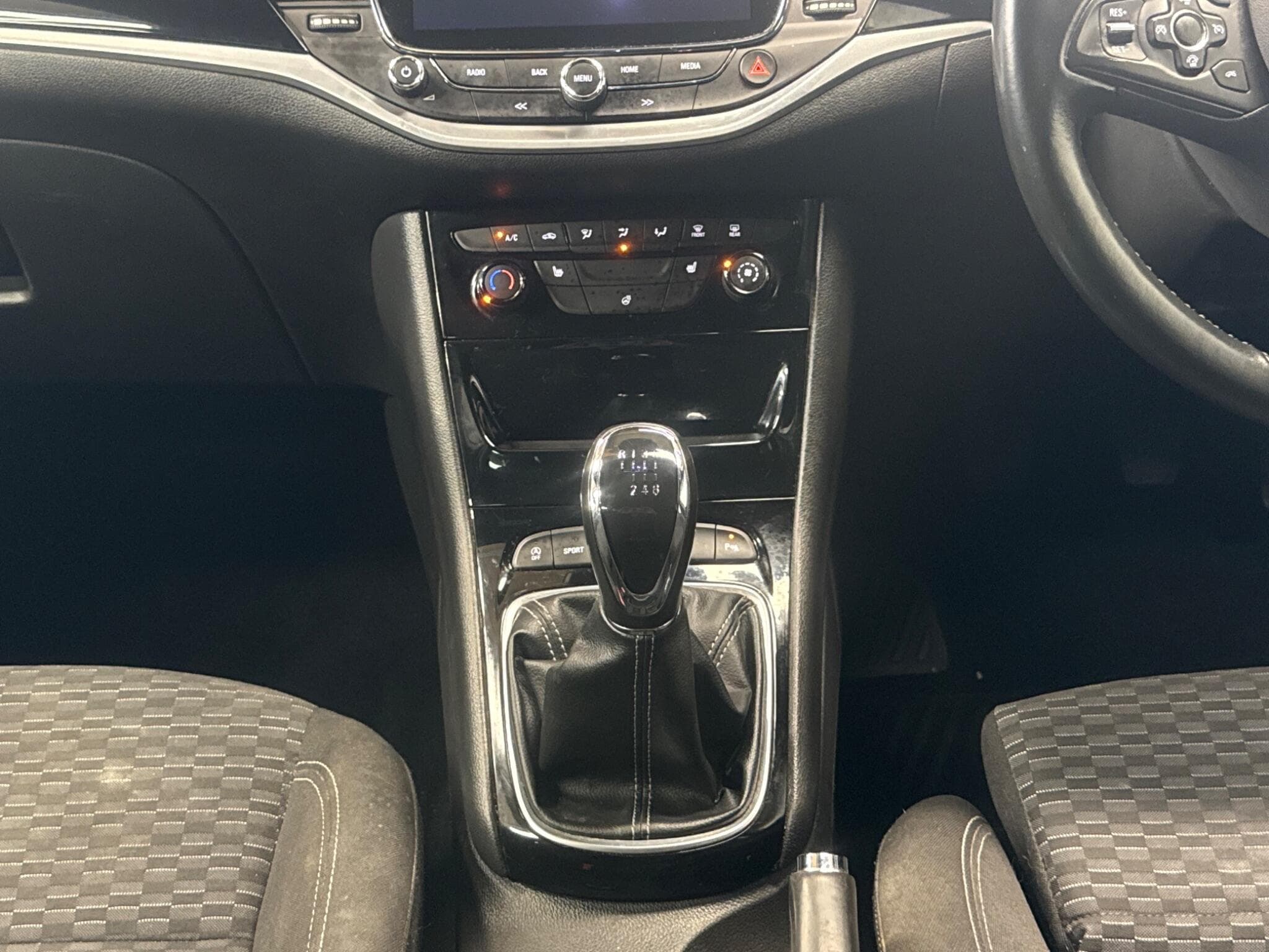 2016 Vauxhall Astra - Thumbnail 23