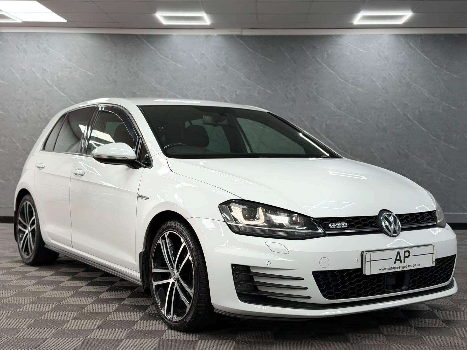 2015 Volkswagen Golf - Image 4