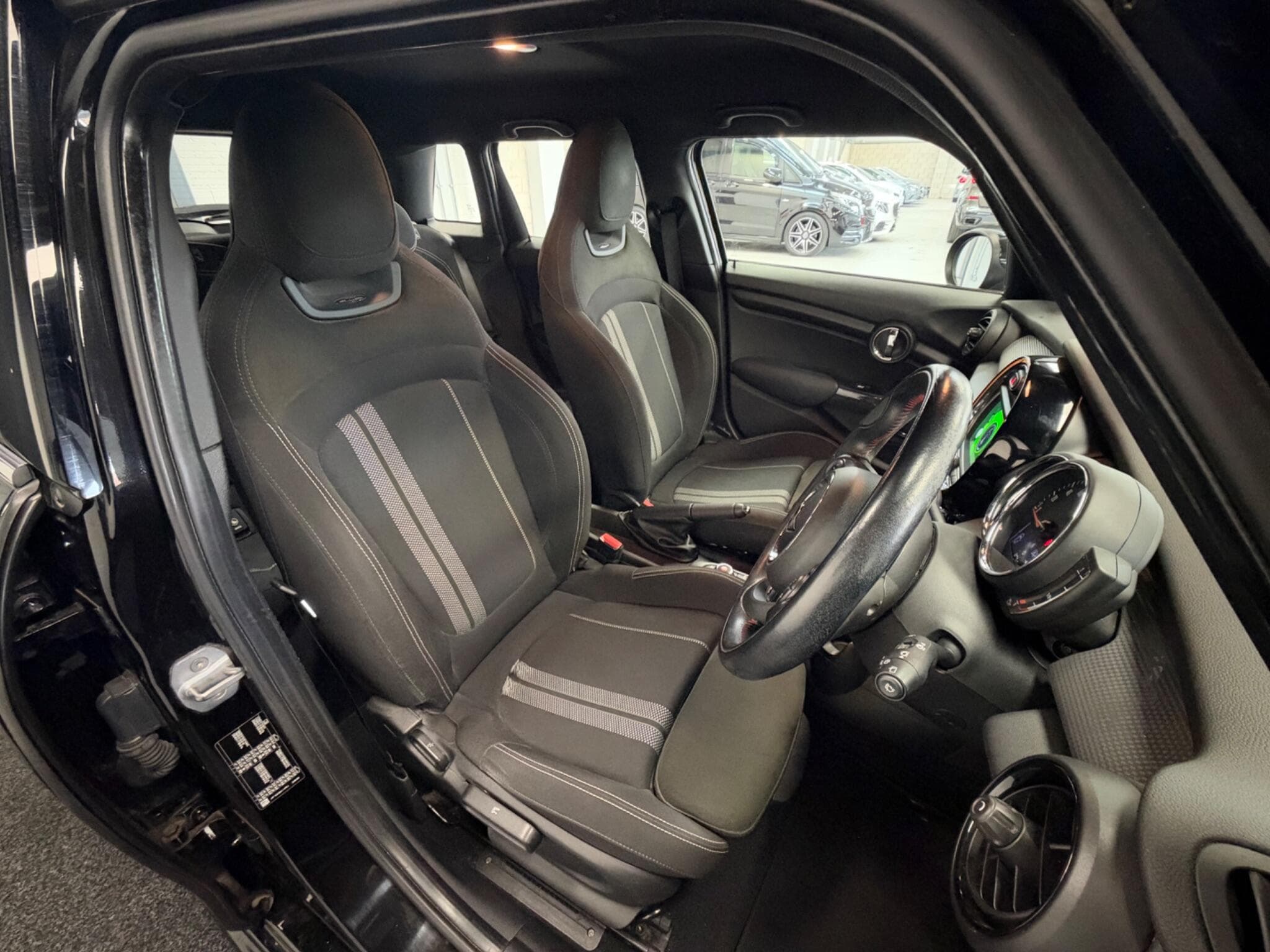 2018 MINI Hatch - Thumbnail 21
