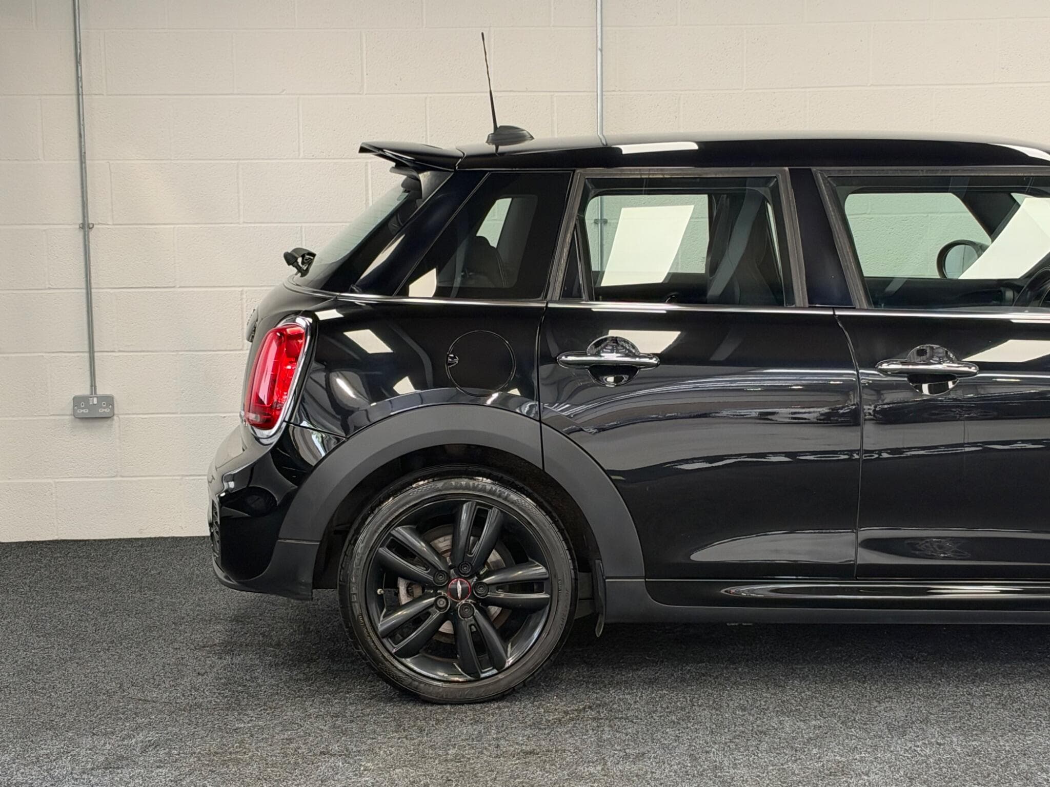 2018 MINI Hatch - Thumbnail 30