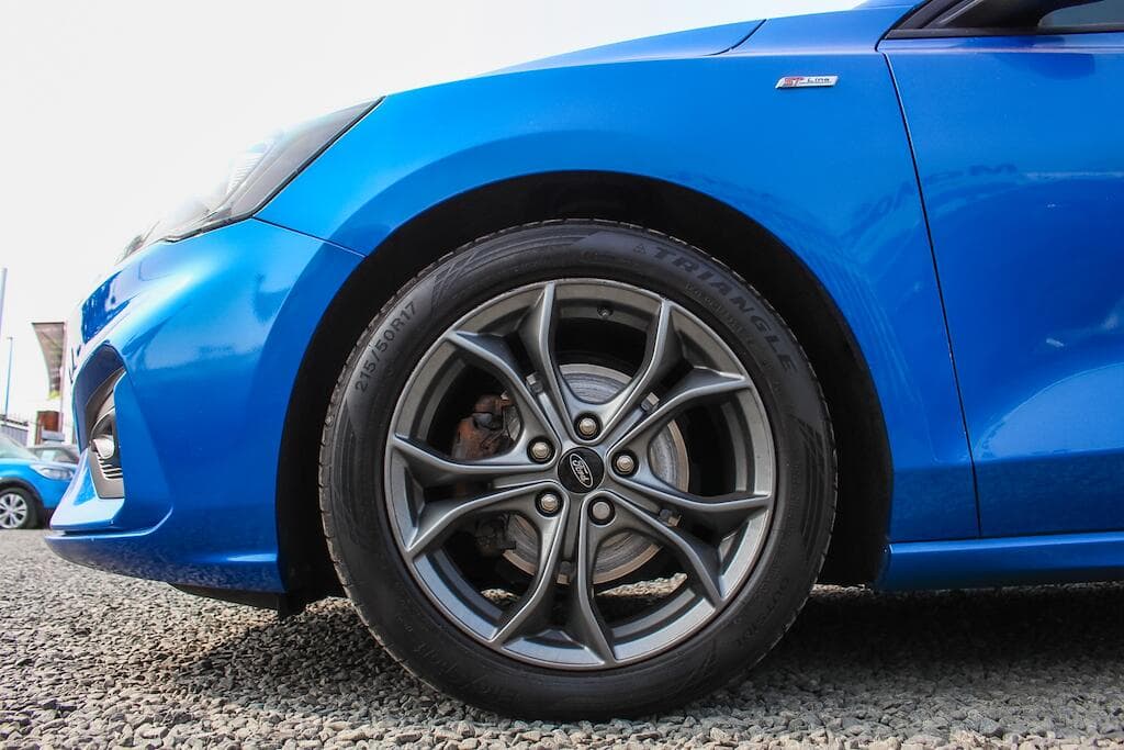 2019 Ford Focus - Thumbnail 13