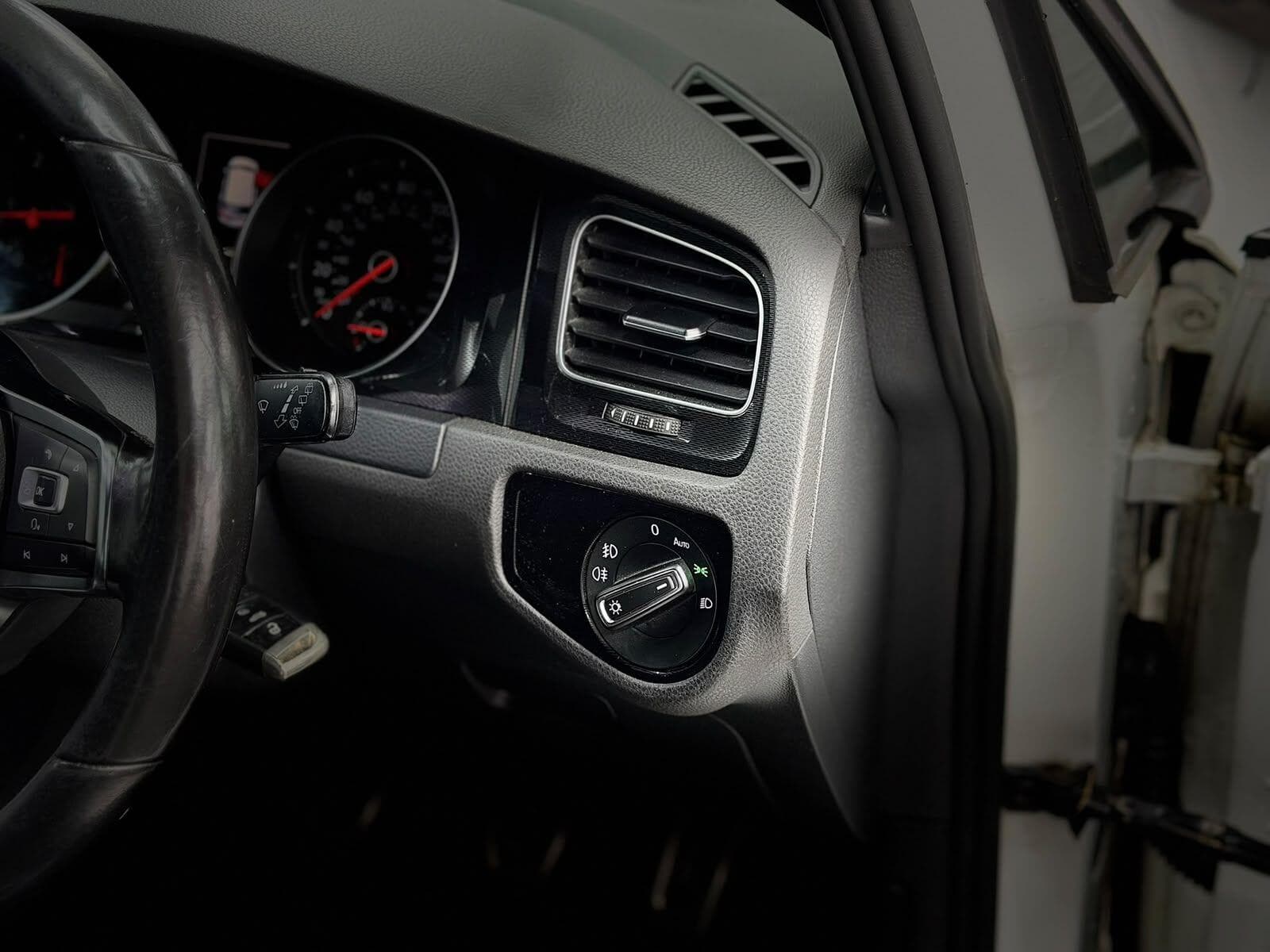 2015 Volkswagen Golf - Thumbnail 47