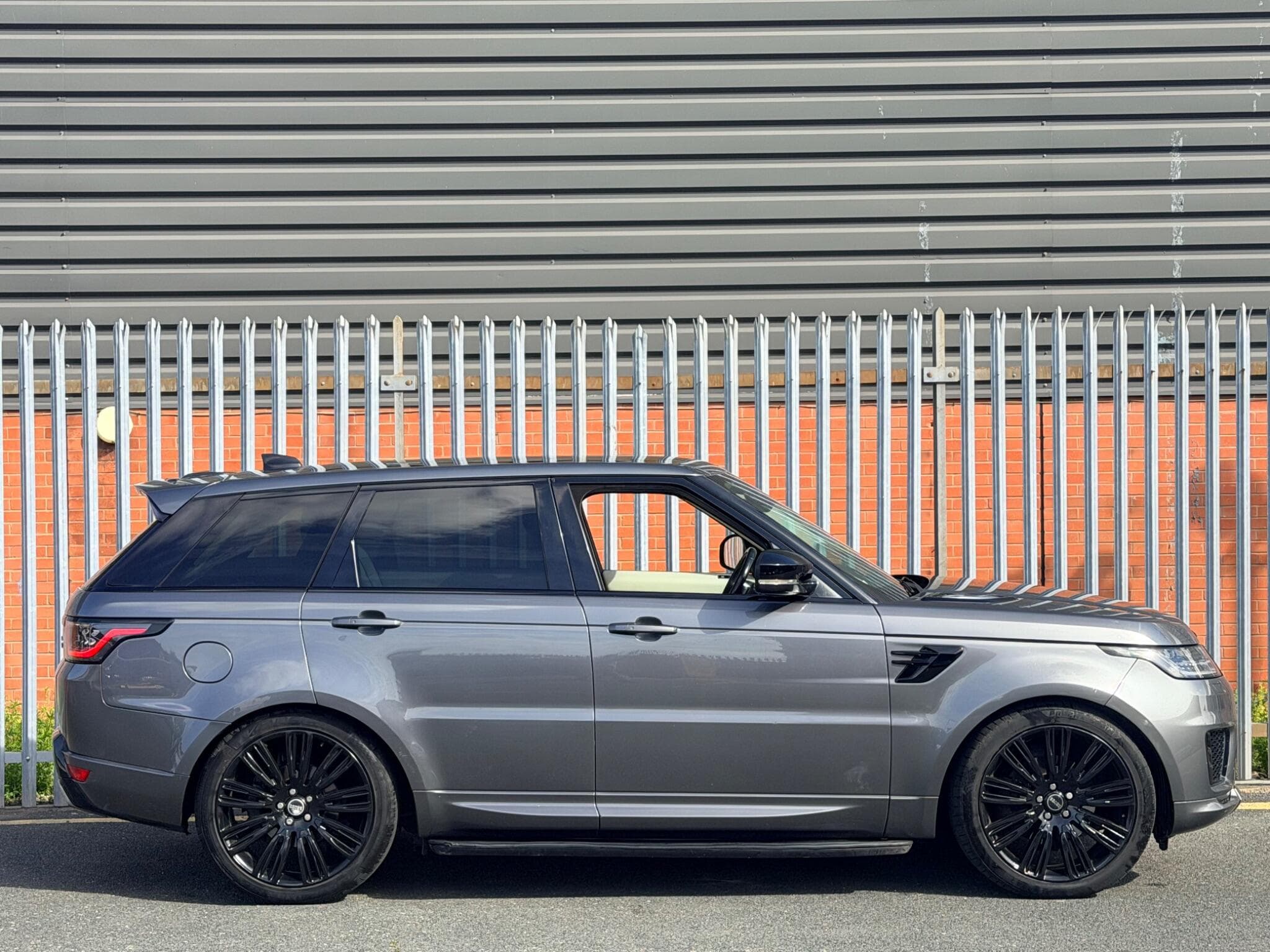 2018 Land Rover Range Rover Sport - Image 2