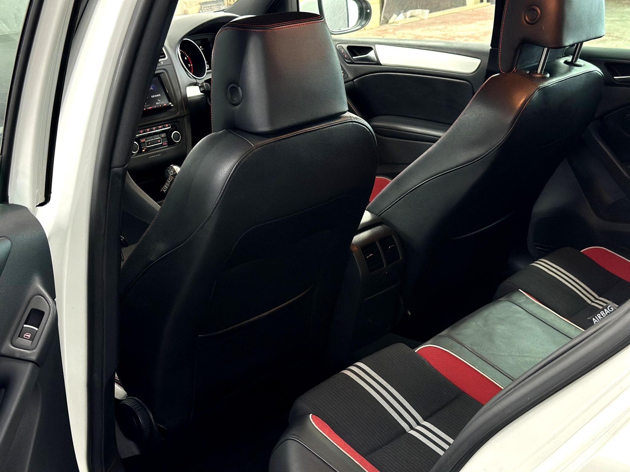 2011 Volkswagen Golf - Thumbnail 45