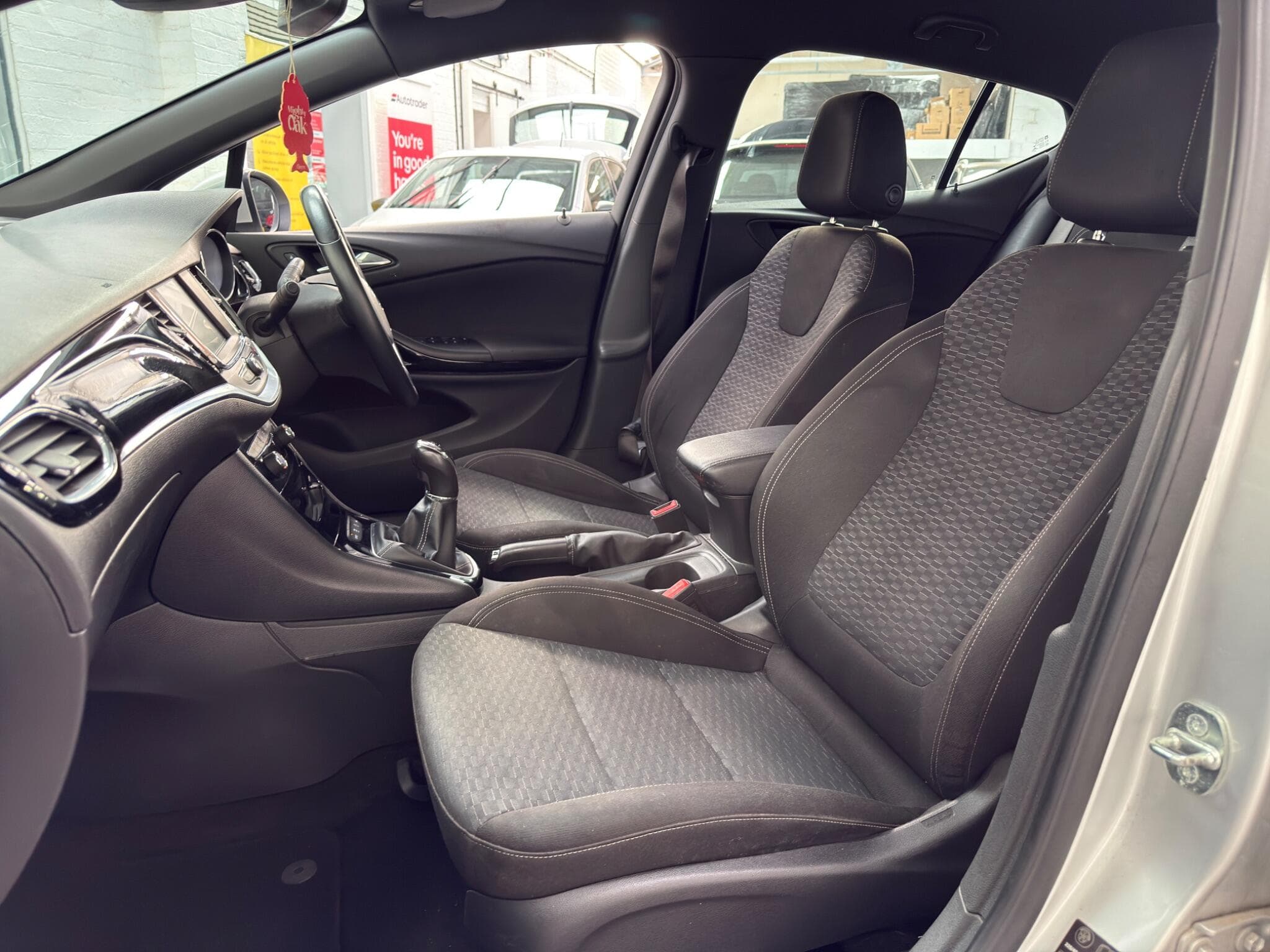 2016 Vauxhall Astra - Thumbnail 28