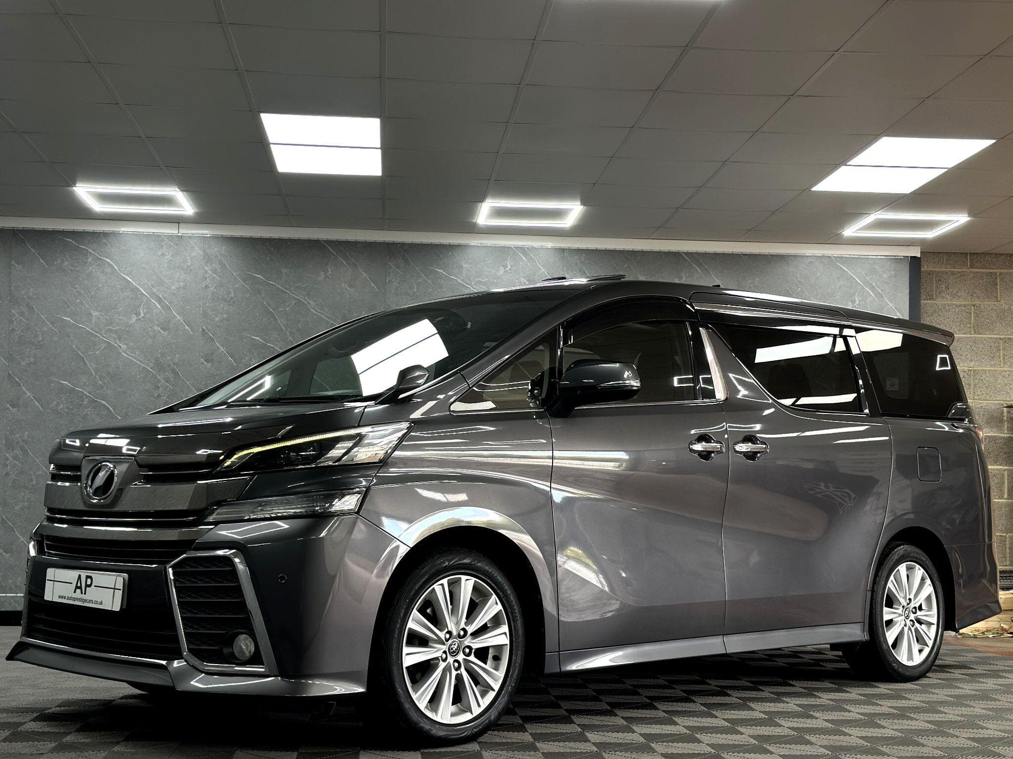 2015 Toyota Vellfire - Thumbnail 12
