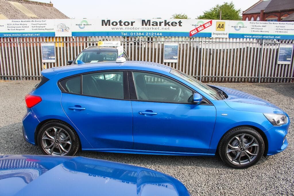 2019 Ford Focus - Thumbnail 11