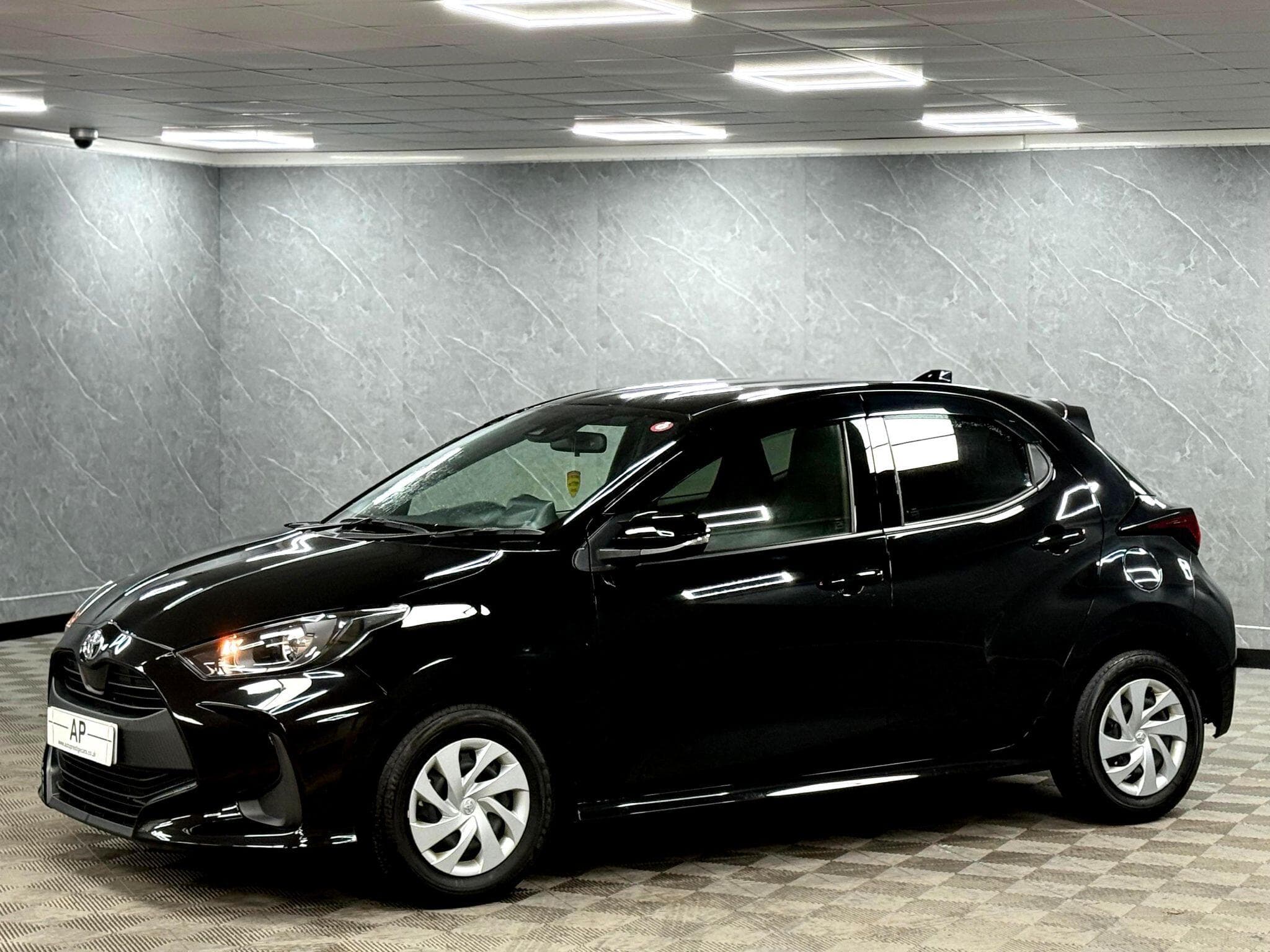 2023 Toyota Yaris - Thumbnail 13