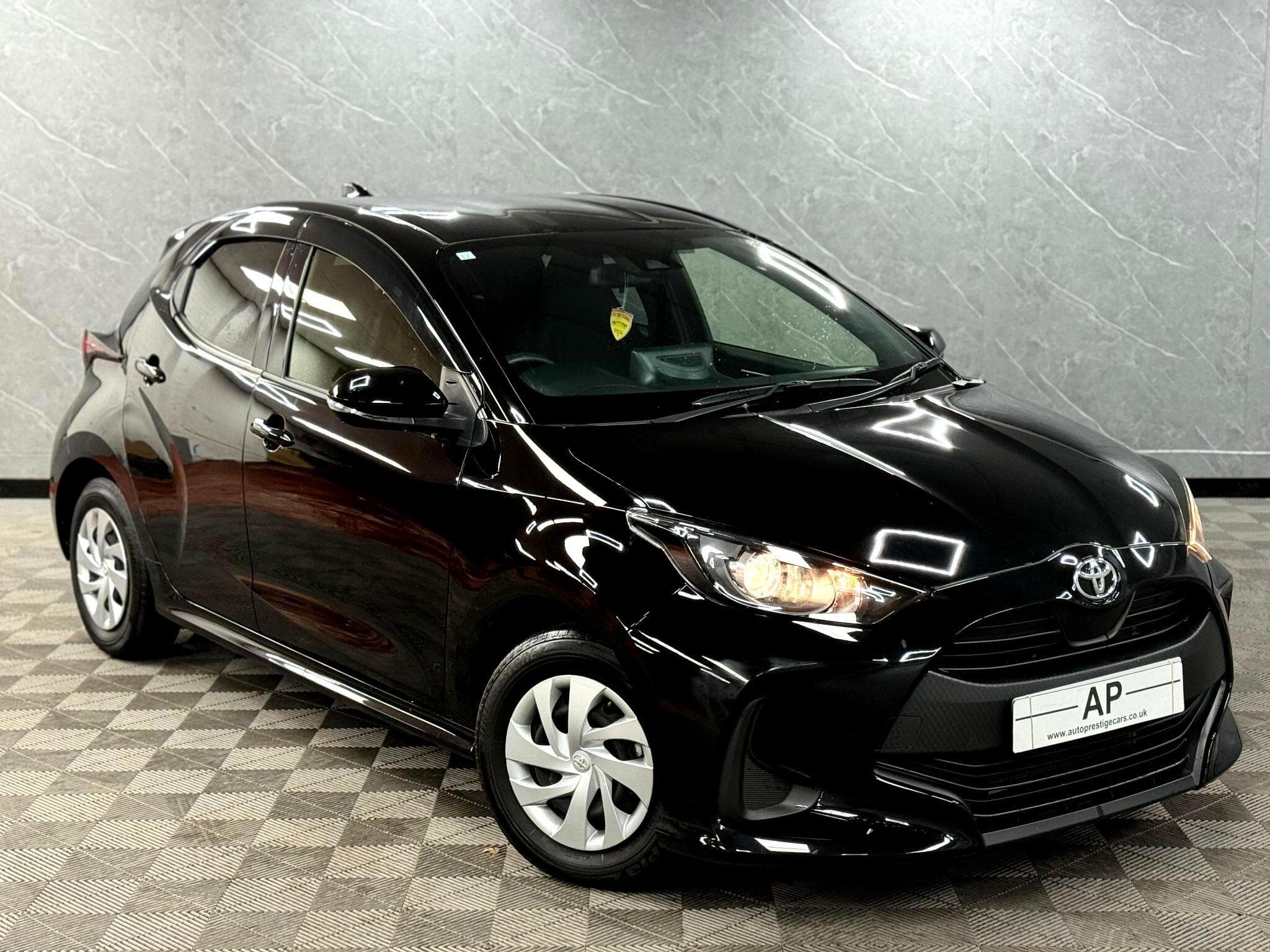 2023 Toyota Yaris - Thumbnail 22