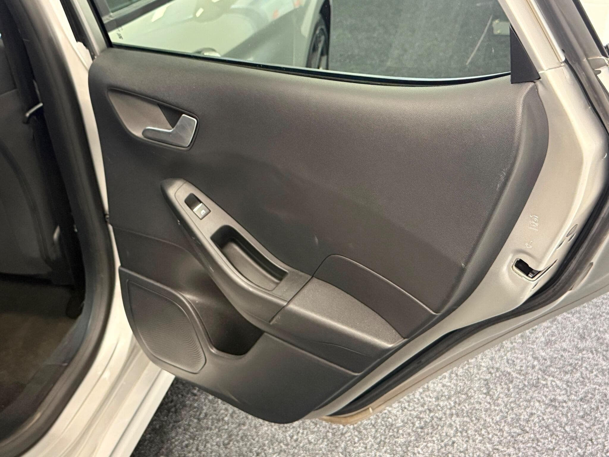 2021 Ford Fiesta - Thumbnail 33