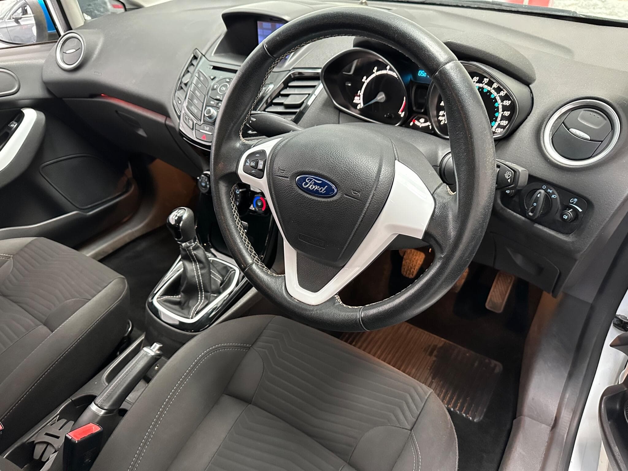 2016 Ford Fiesta - Image 4