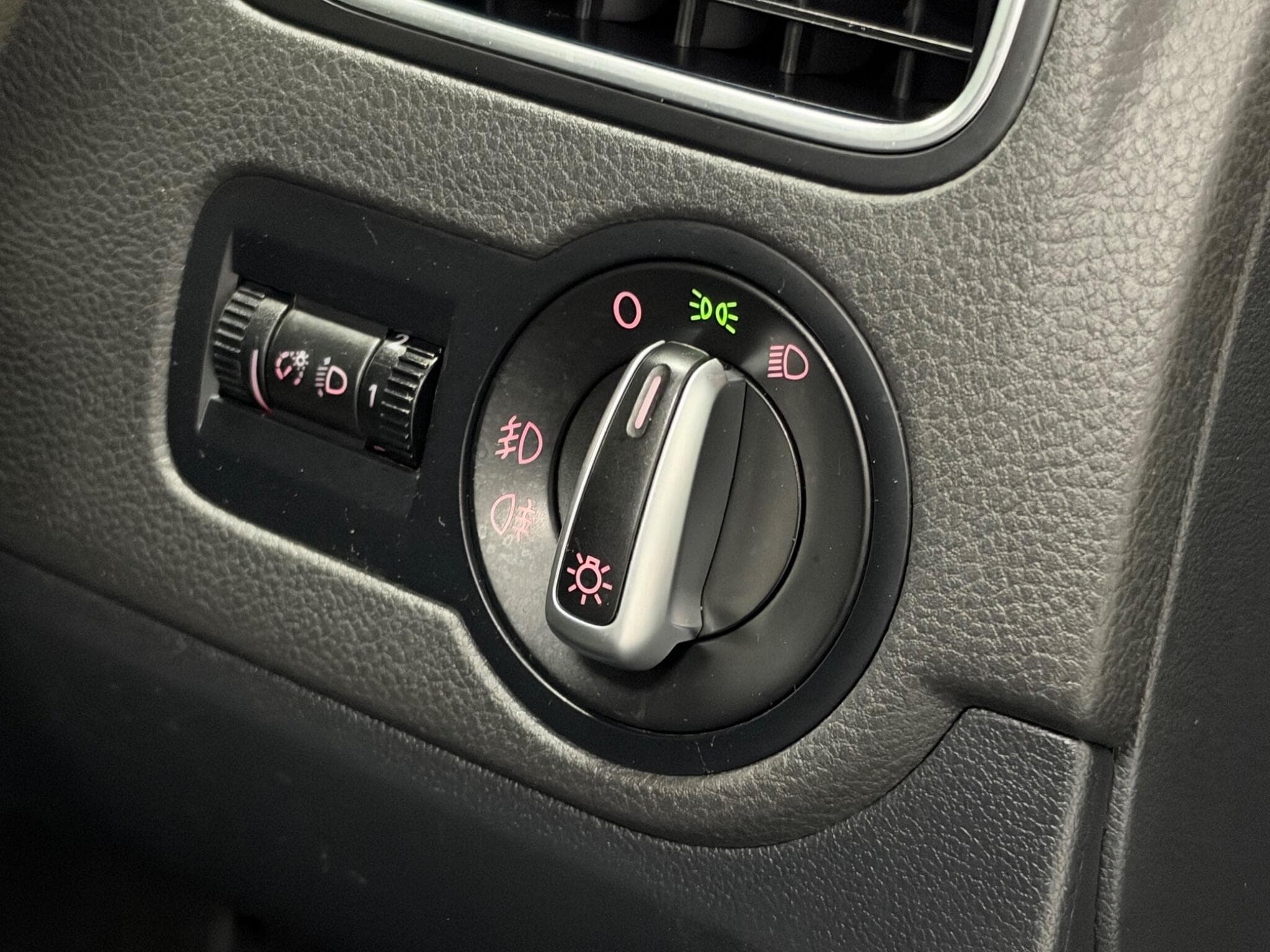 2012 Volkswagen Polo - Thumbnail 21