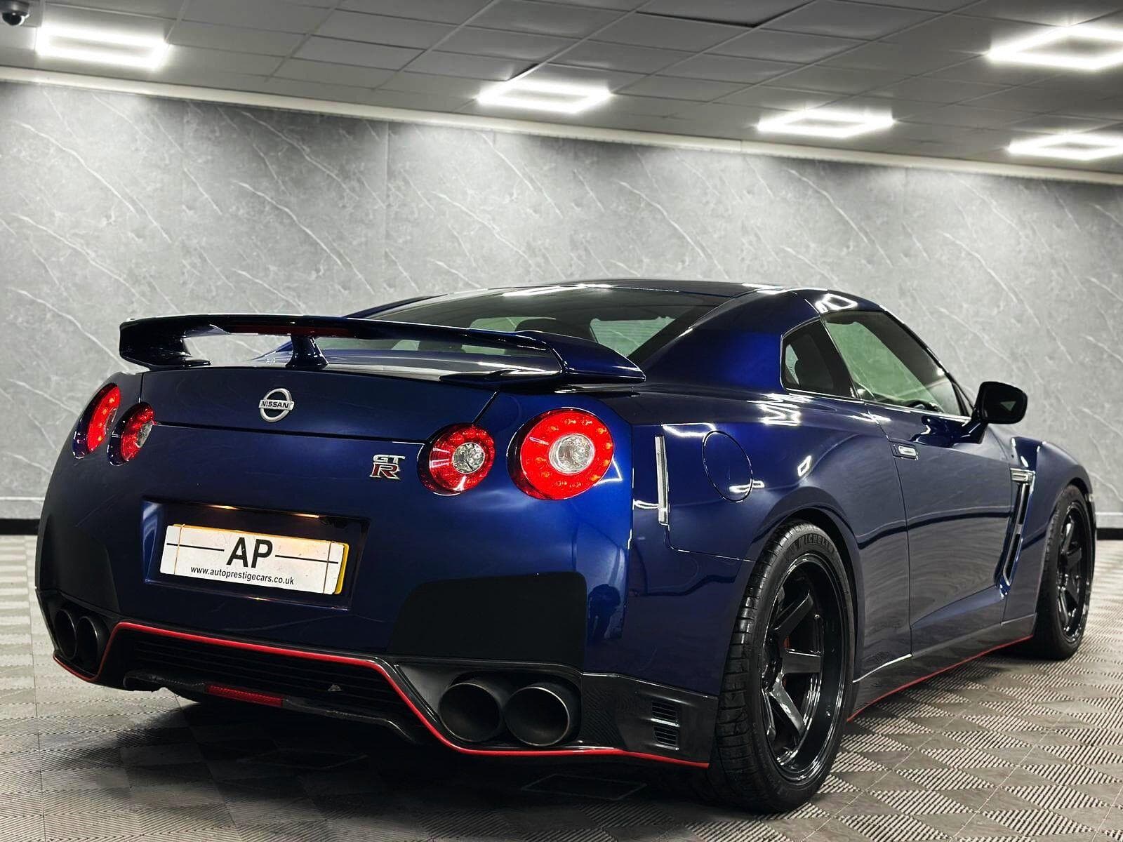 2012 Nissan GT-R - Thumbnail 24