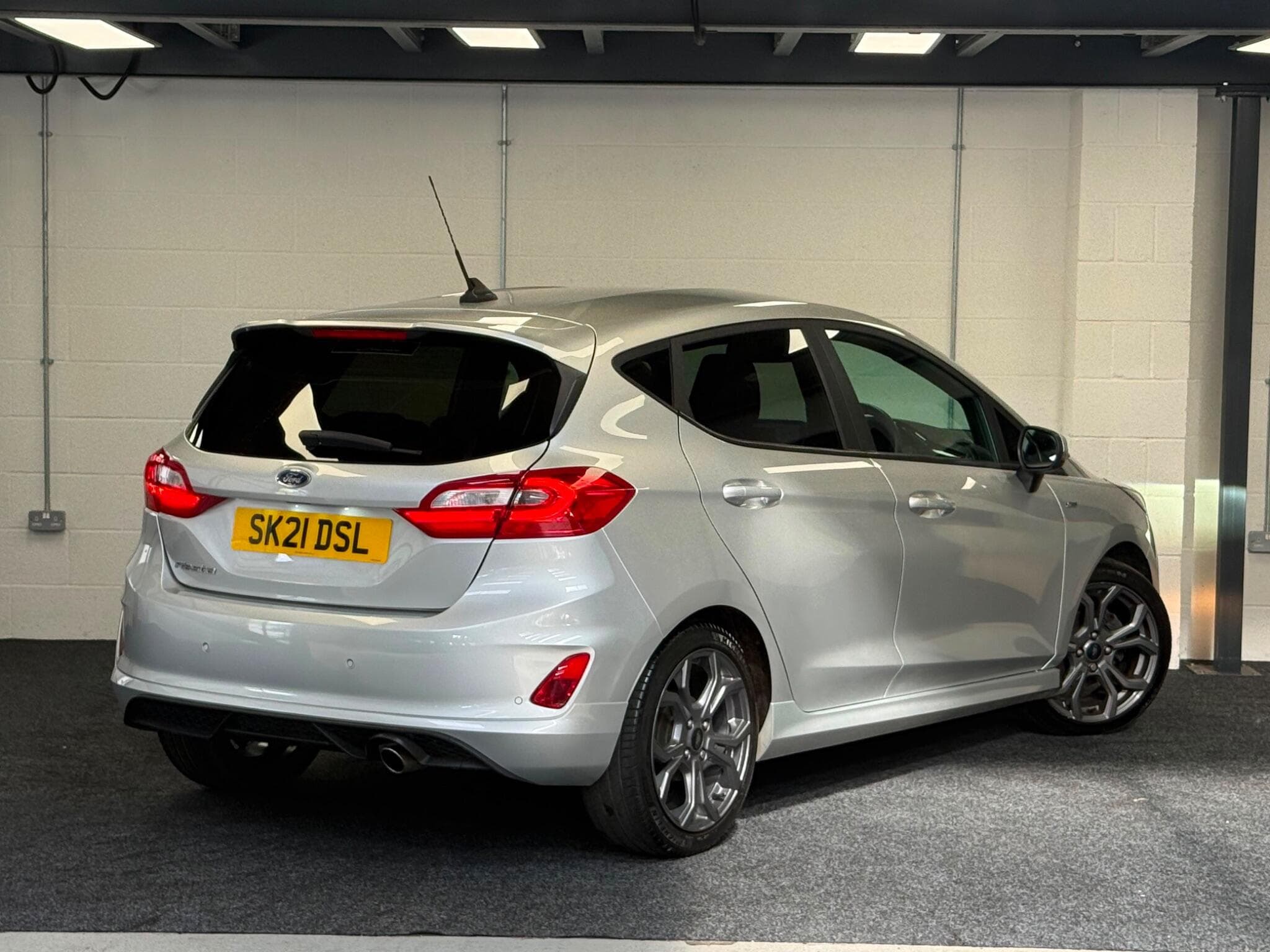 2021 Ford Fiesta - Thumbnail 11