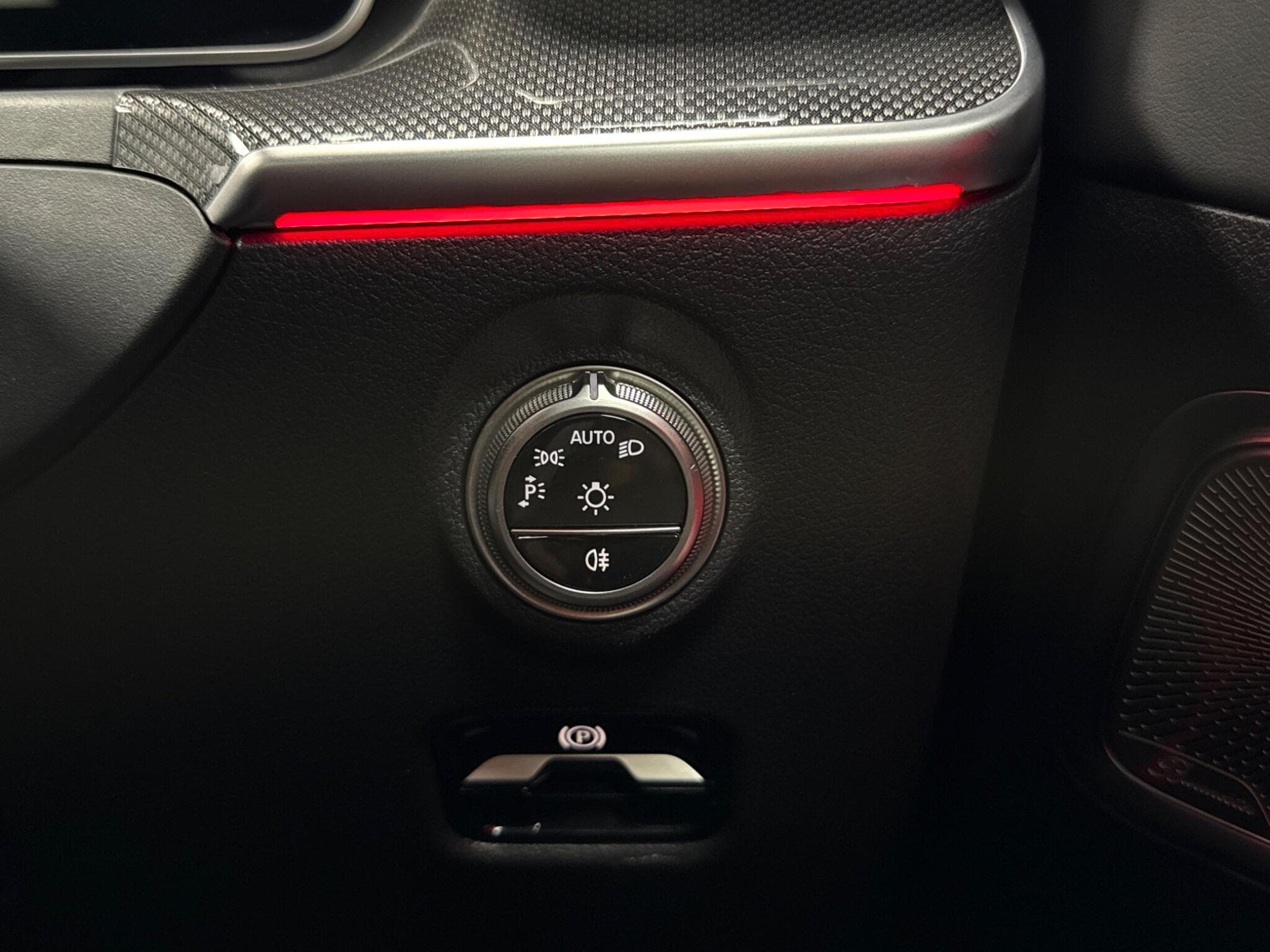 2025 Mercedes-Benz C Class - Thumbnail 37