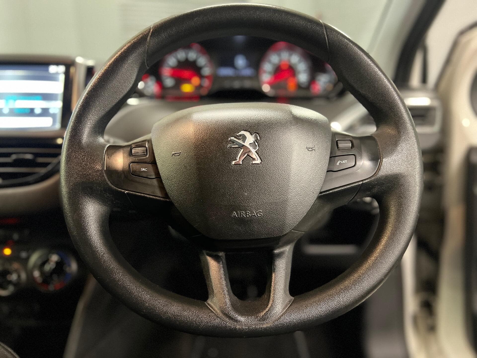 2013 Peugeot 208 - Thumbnail 25