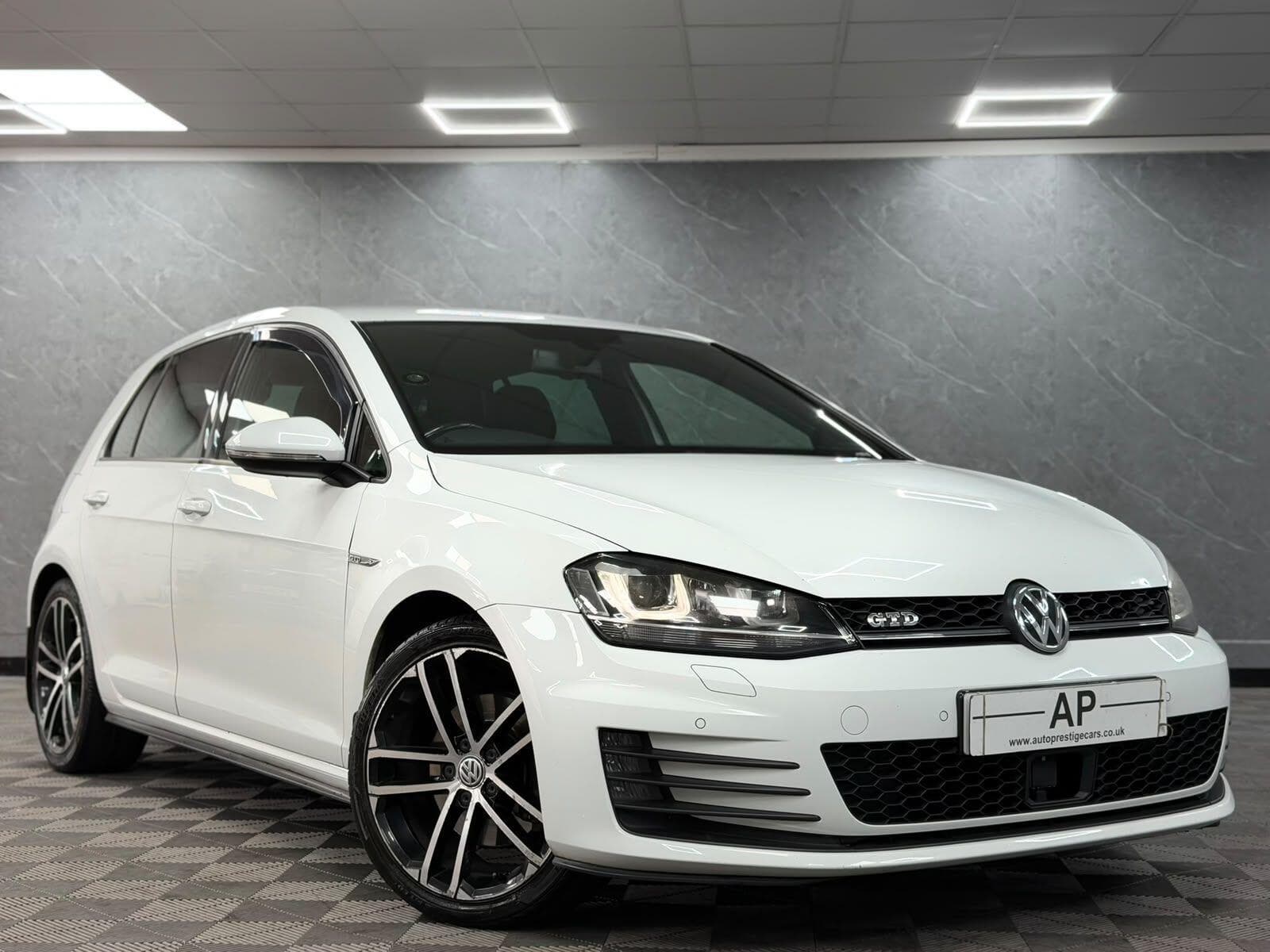 2015 Volkswagen Golf - Image 1