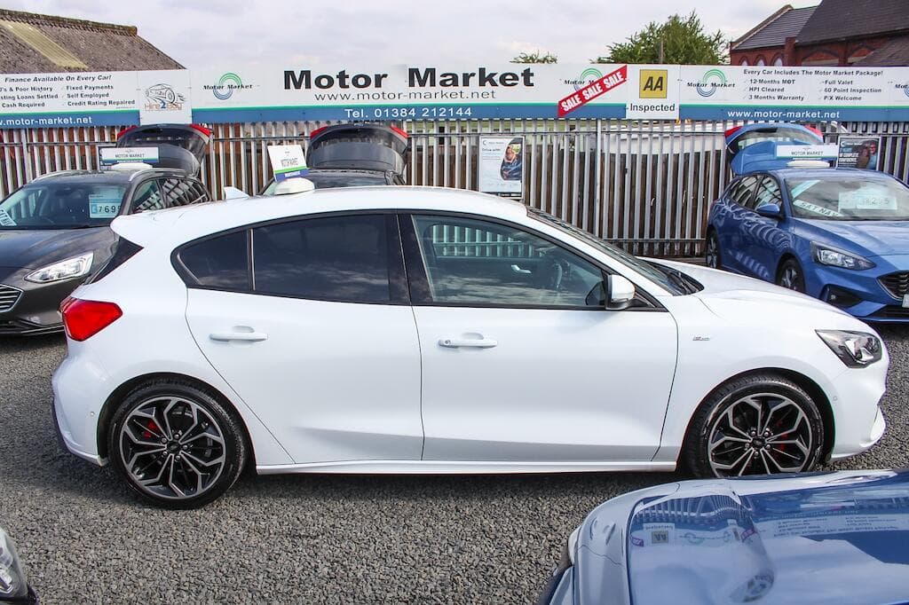 2019 Ford Focus - Thumbnail 11