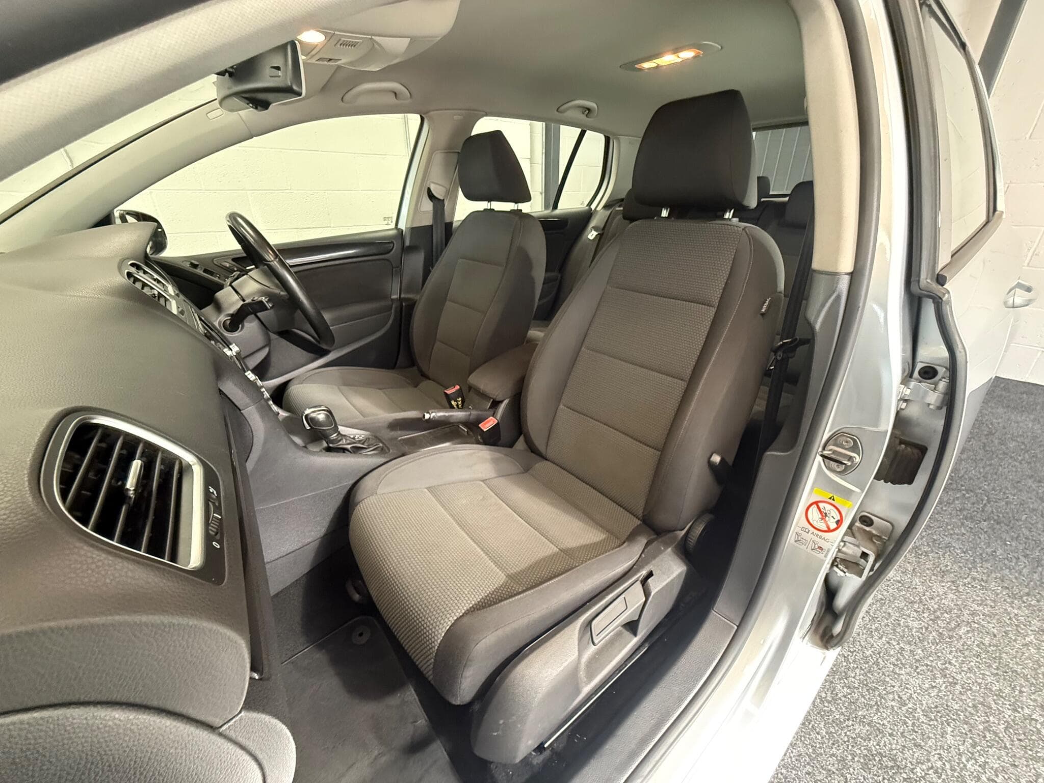 2012 Volkswagen Golf - Thumbnail 50