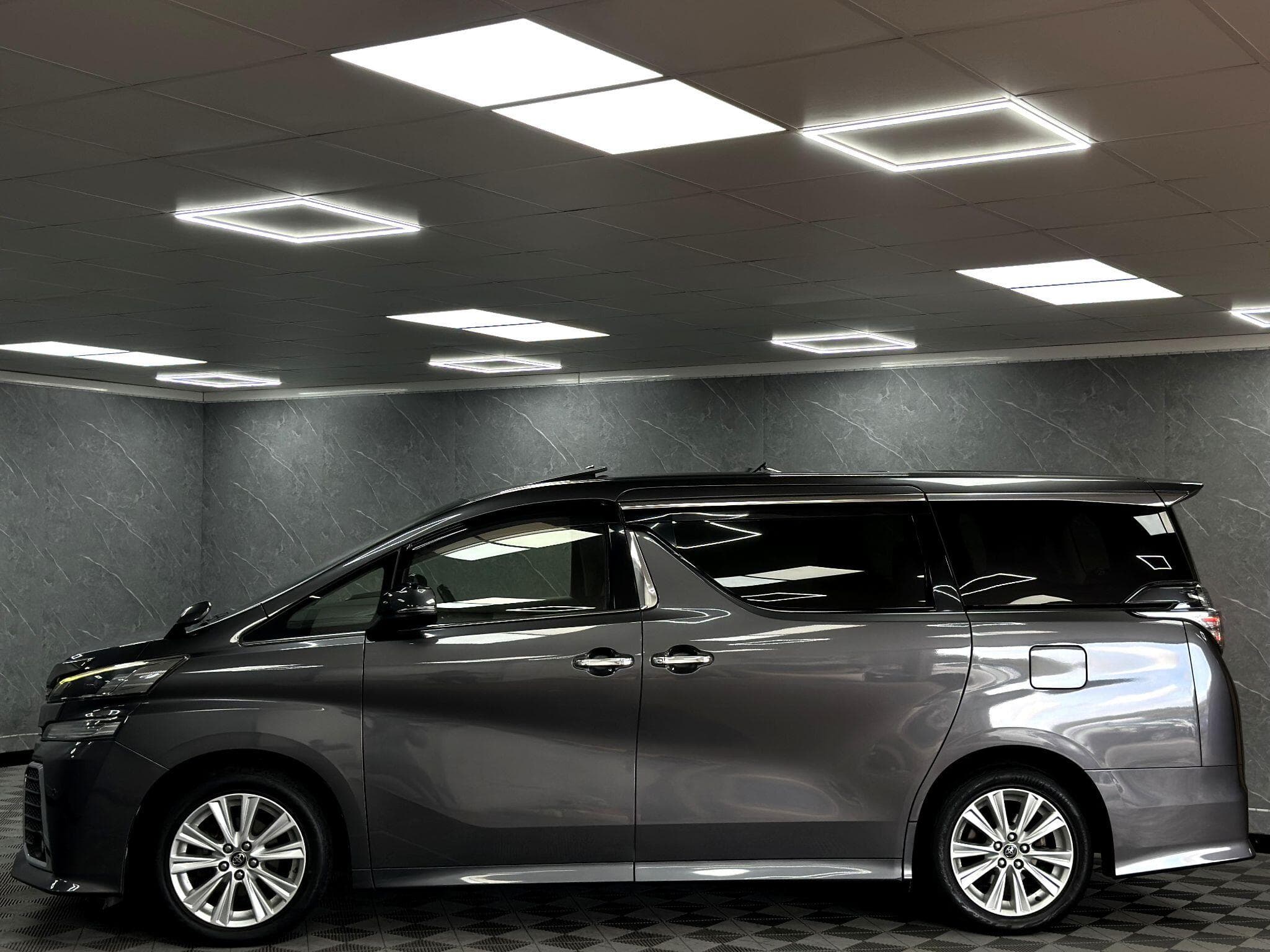 2015 Toyota Vellfire - Thumbnail 14