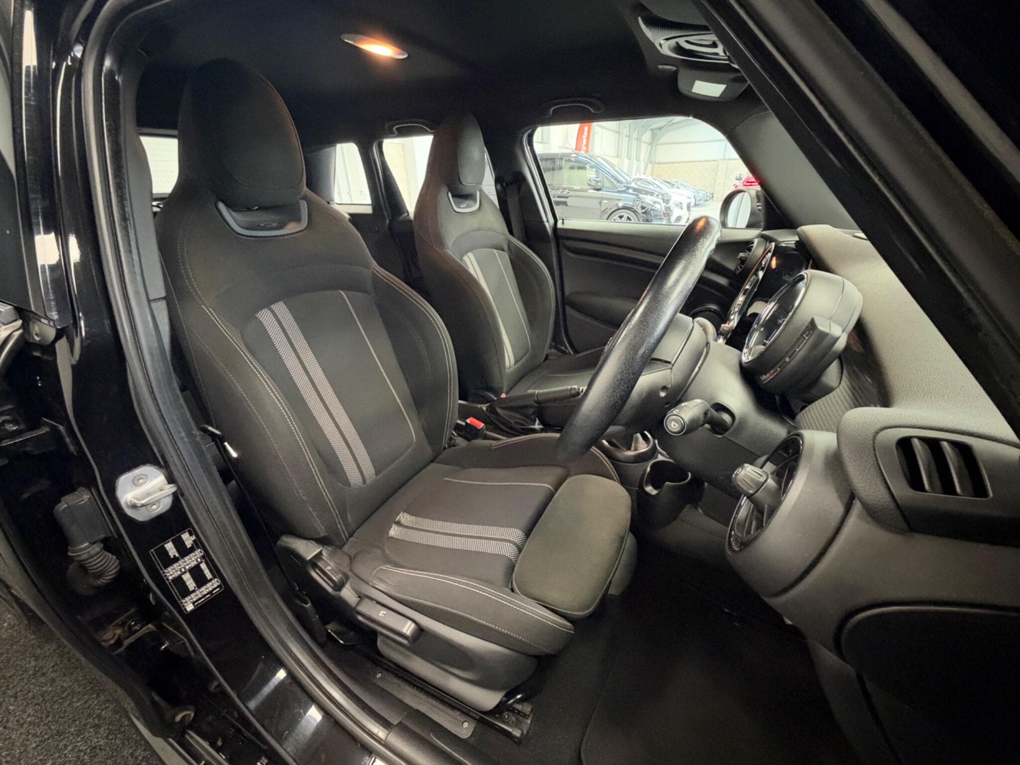 2018 MINI Hatch - Thumbnail 20