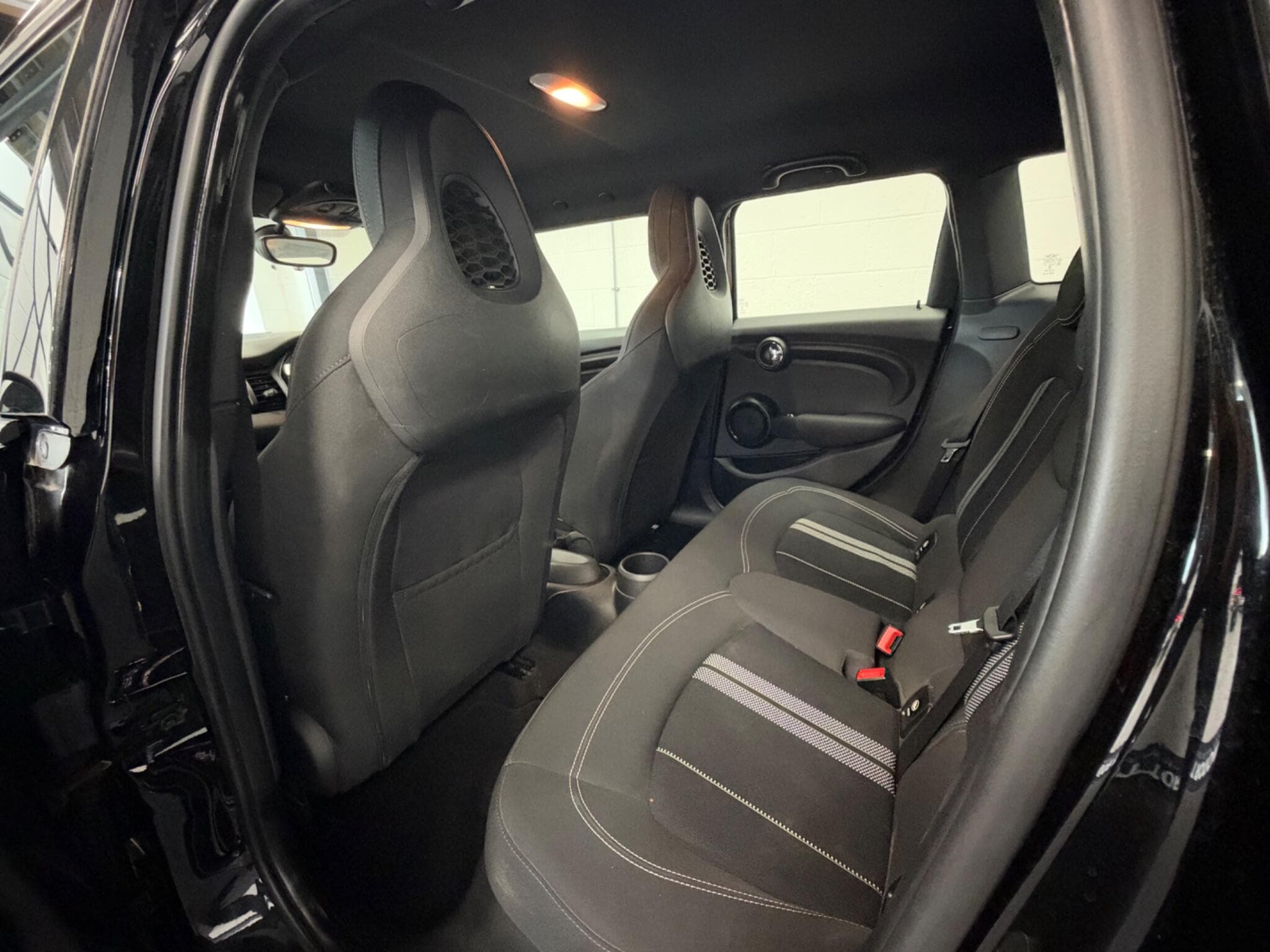 2018 MINI Hatch - Thumbnail 24