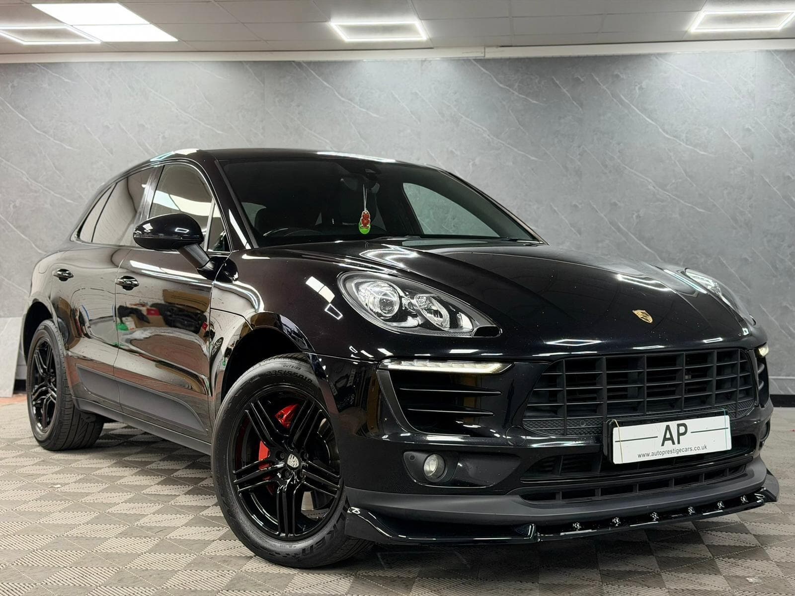 2017 Porsche Macan - Image 1