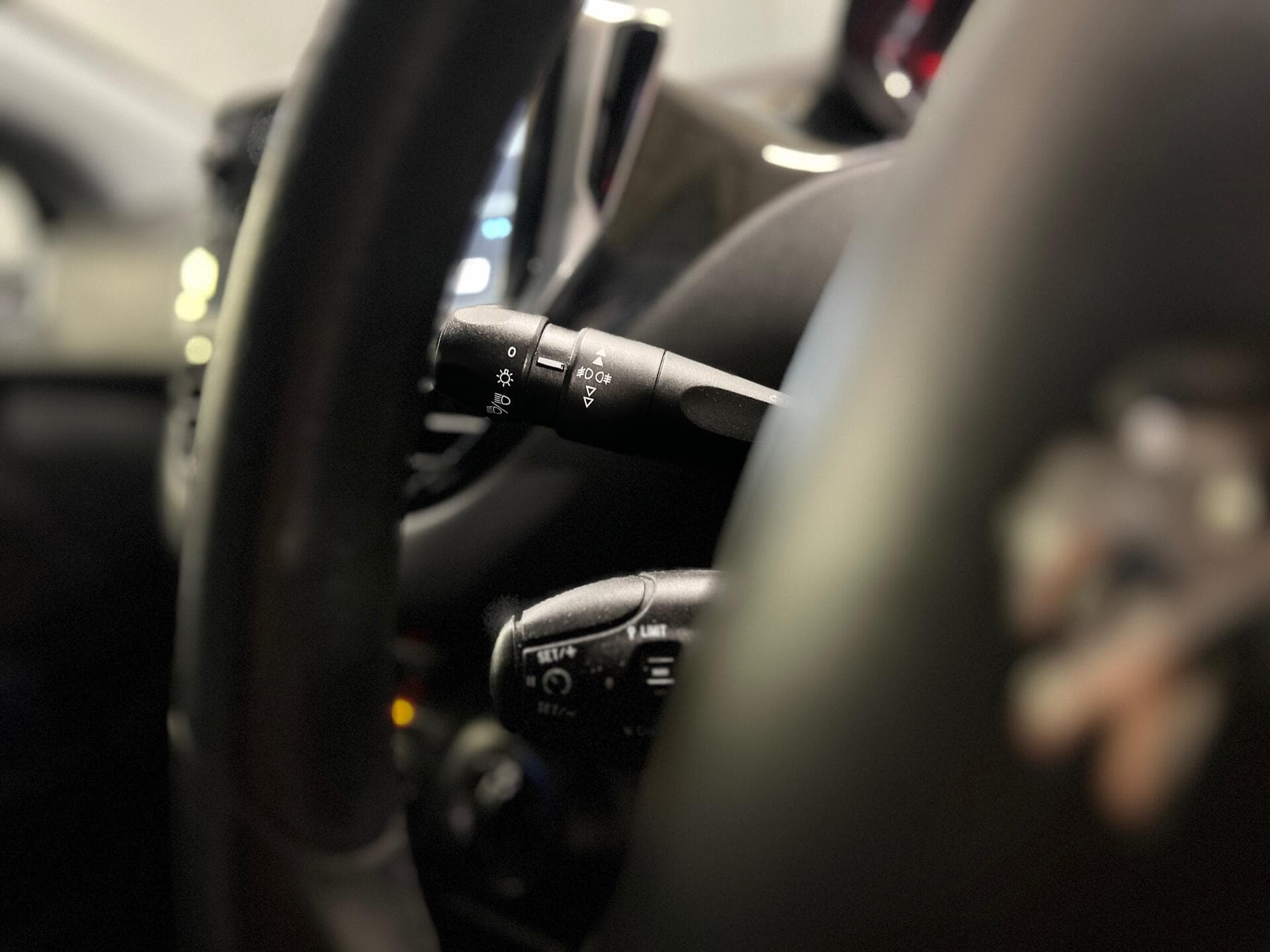2013 Peugeot 208 - Thumbnail 27