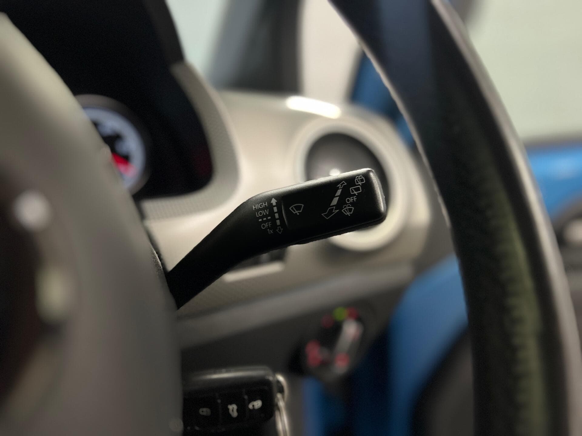 2017 Volkswagen up! - Thumbnail 25
