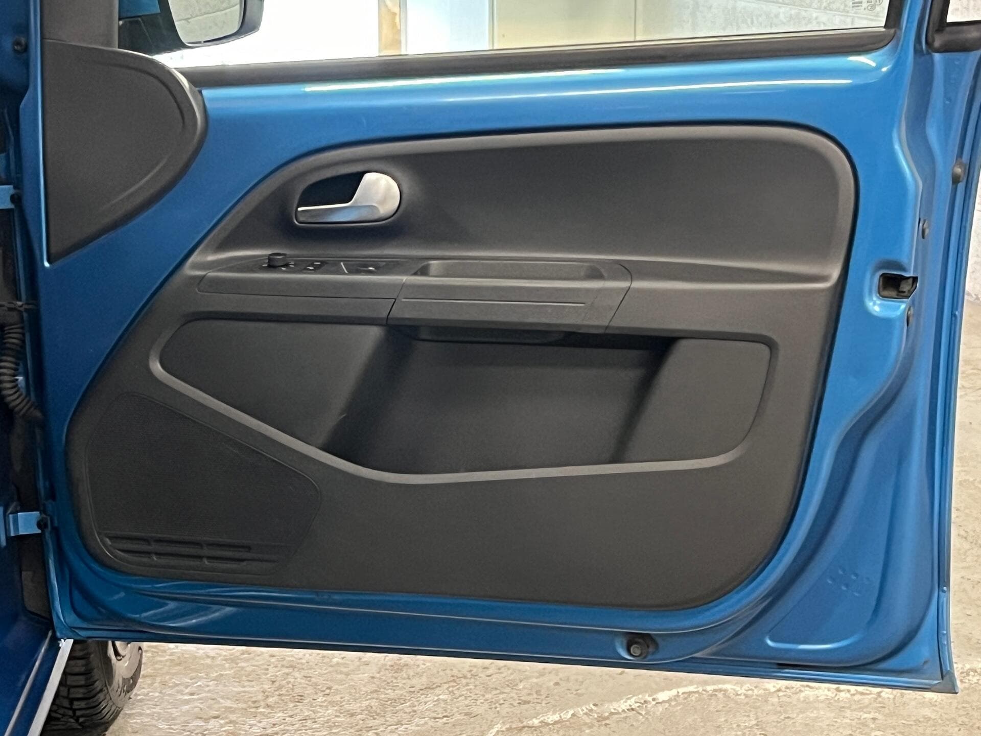 2017 Volkswagen up! - Thumbnail 18