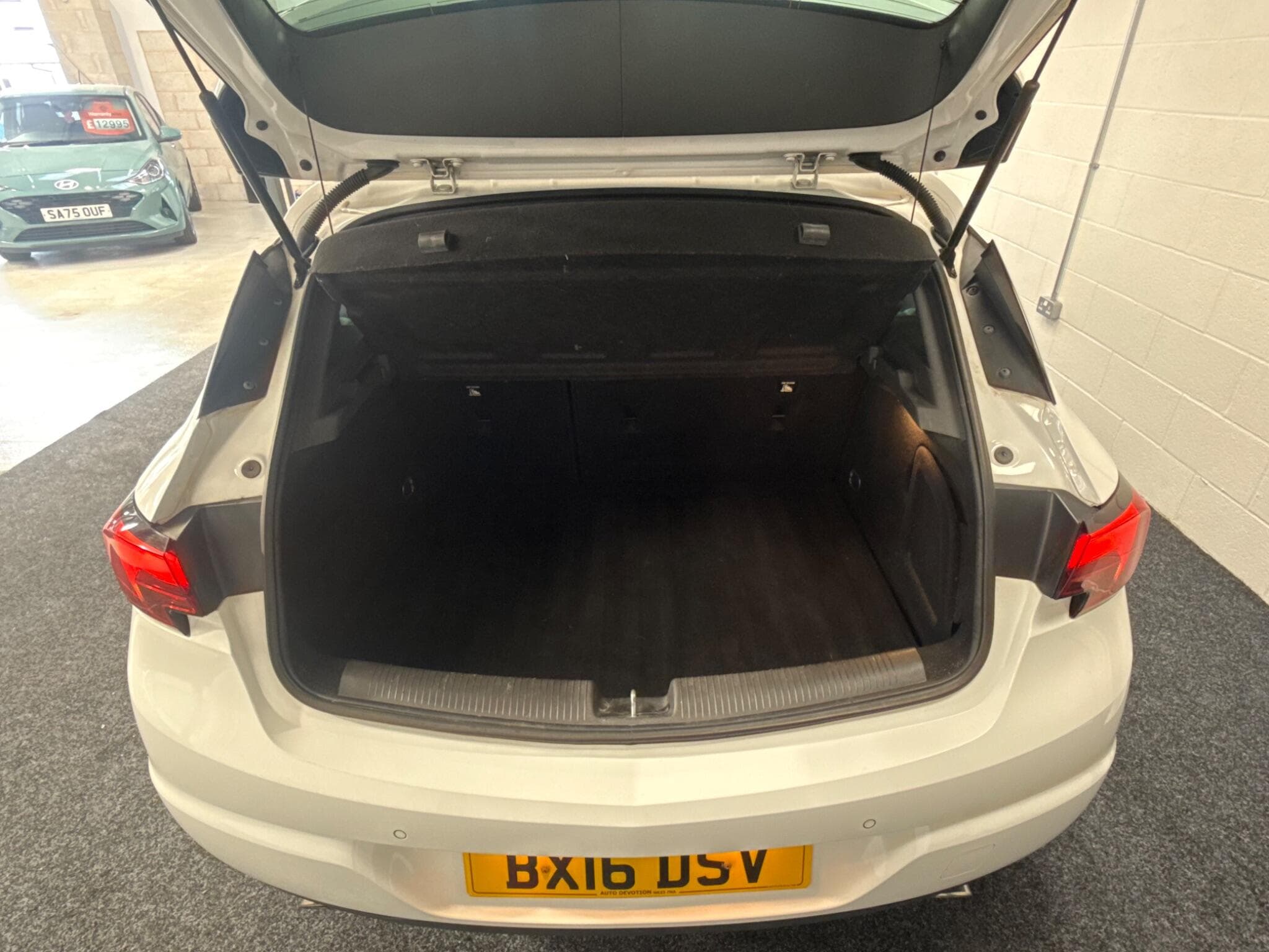 2016 Vauxhall Astra - Thumbnail 15