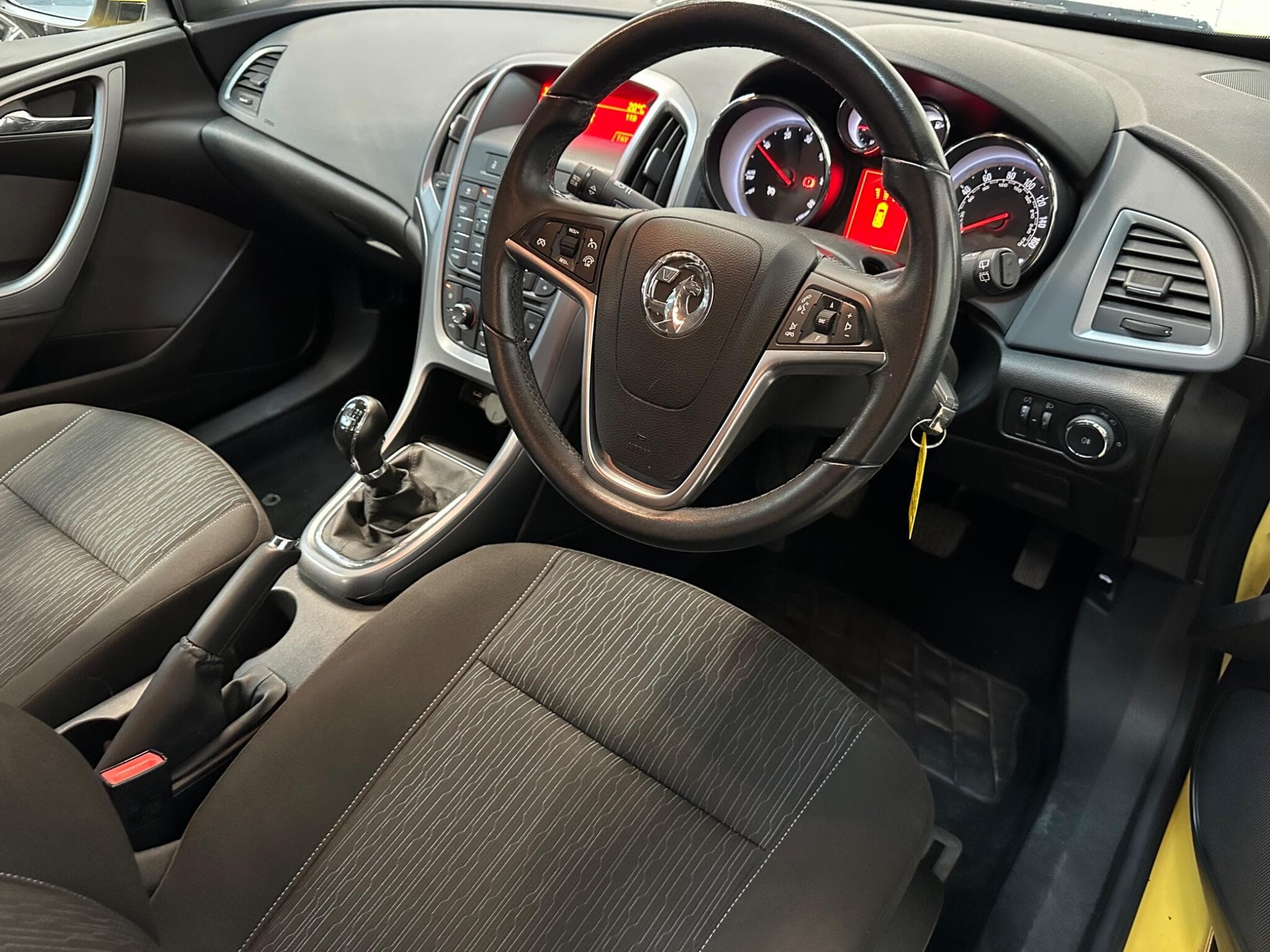 2013 Vauxhall Astra GTC - Thumbnail 5