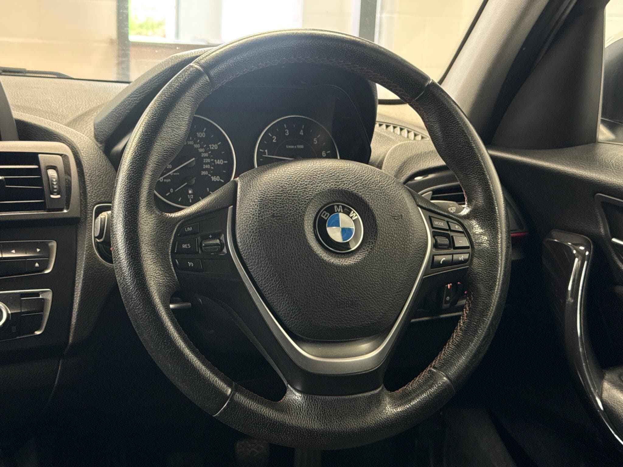 2014 BMW 1 Series - Thumbnail 32