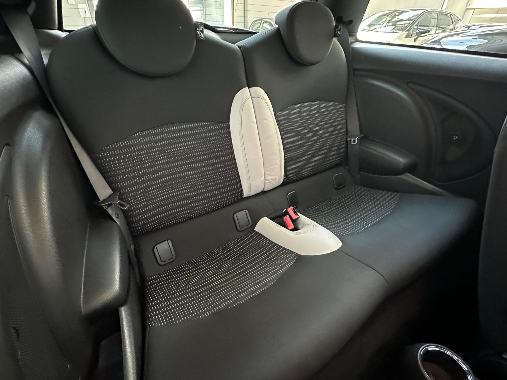 2010 MINI Hatch - Thumbnail 9