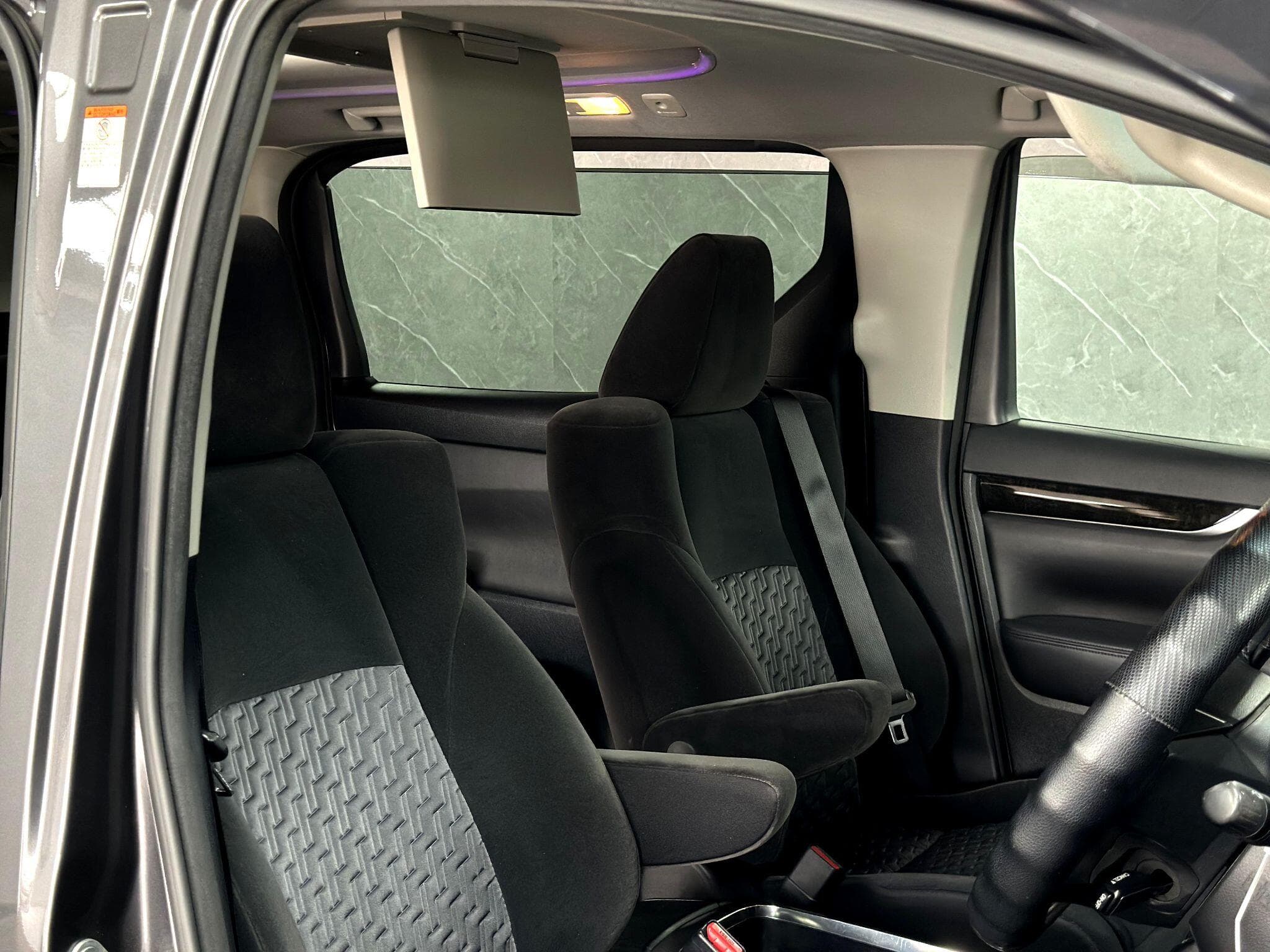 2015 Toyota Vellfire - Thumbnail 35
