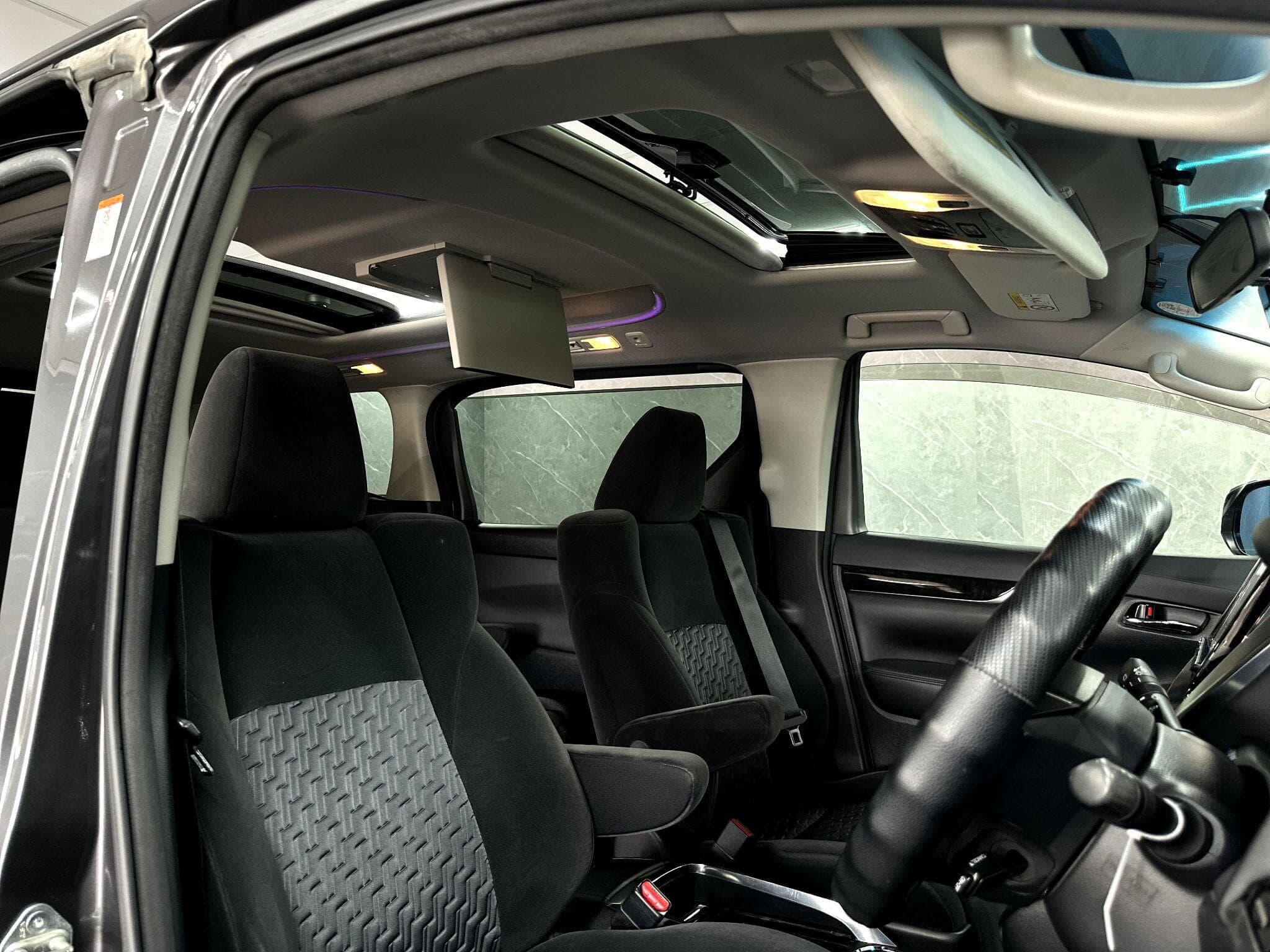 2015 Toyota Vellfire - Thumbnail 33