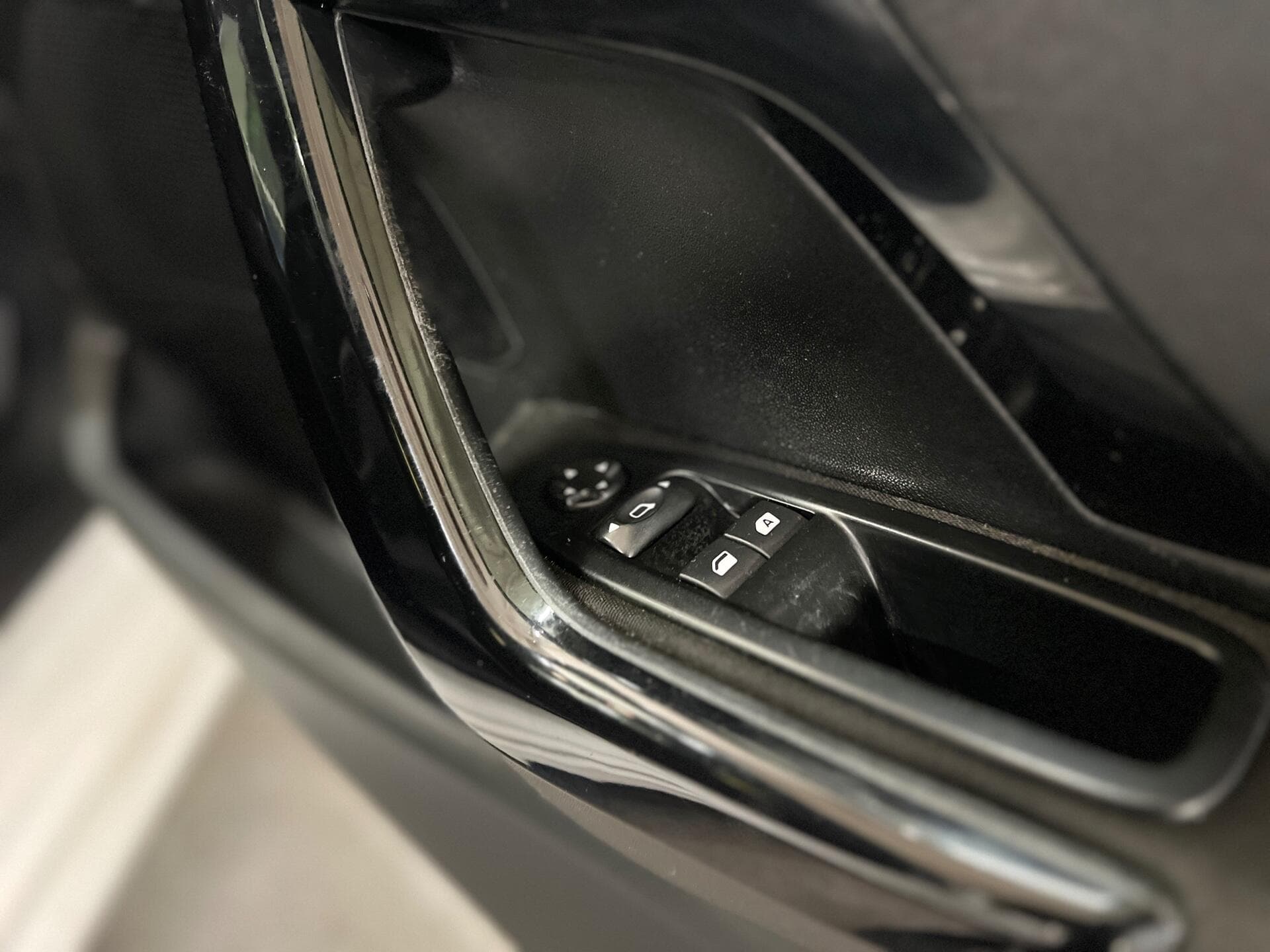 2013 Peugeot 208 - Thumbnail 24