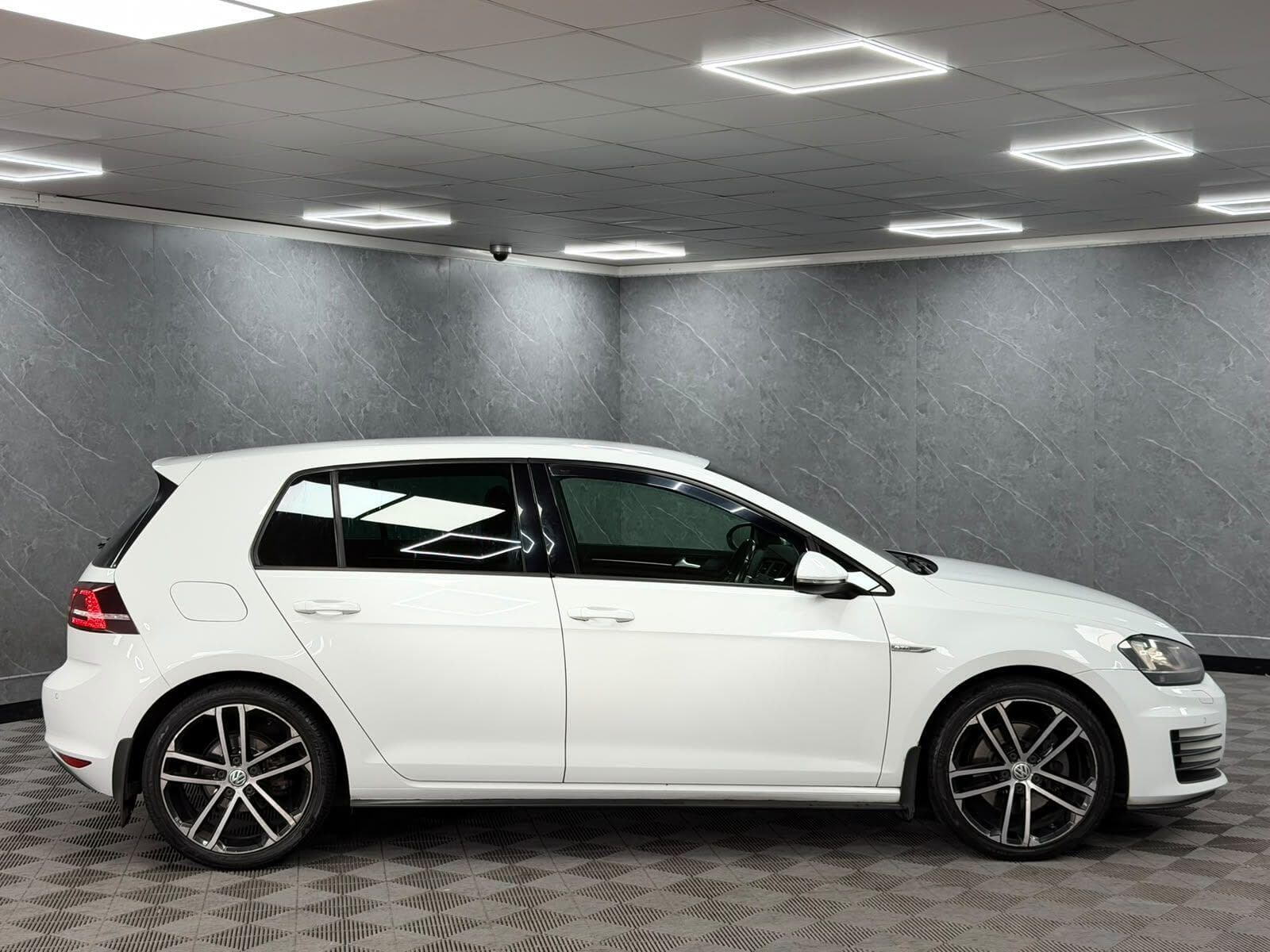 2015 Volkswagen Golf - Thumbnail 34